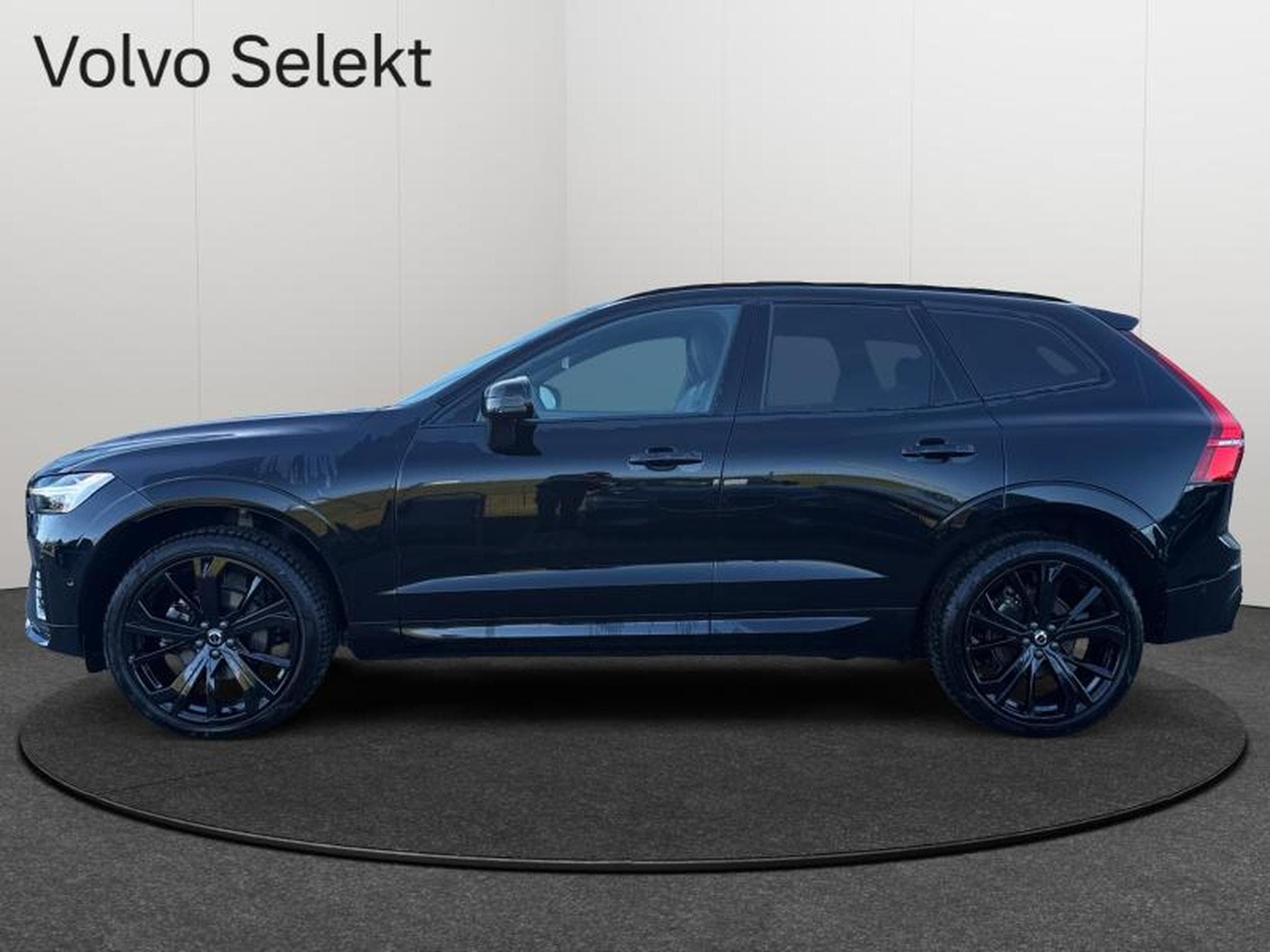 Volvo XC60 B5 Ultra Black Edition / Essence (2025) - Photo 2