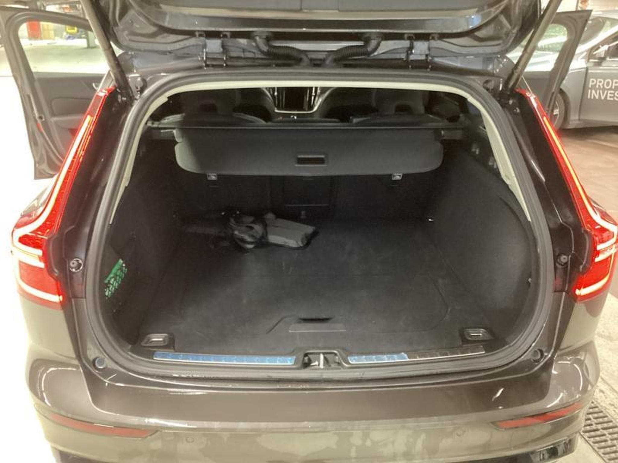 Volvo V60 T6 Plus Dark / Hybride (2025) - Foto 19