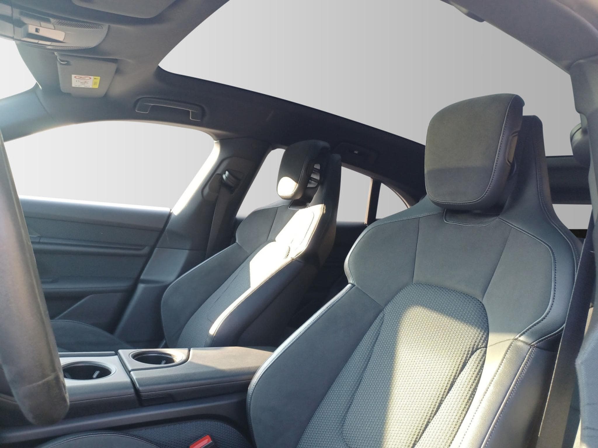 Porsche Taycan 4S Cross Turismo (2022) - Photo 11