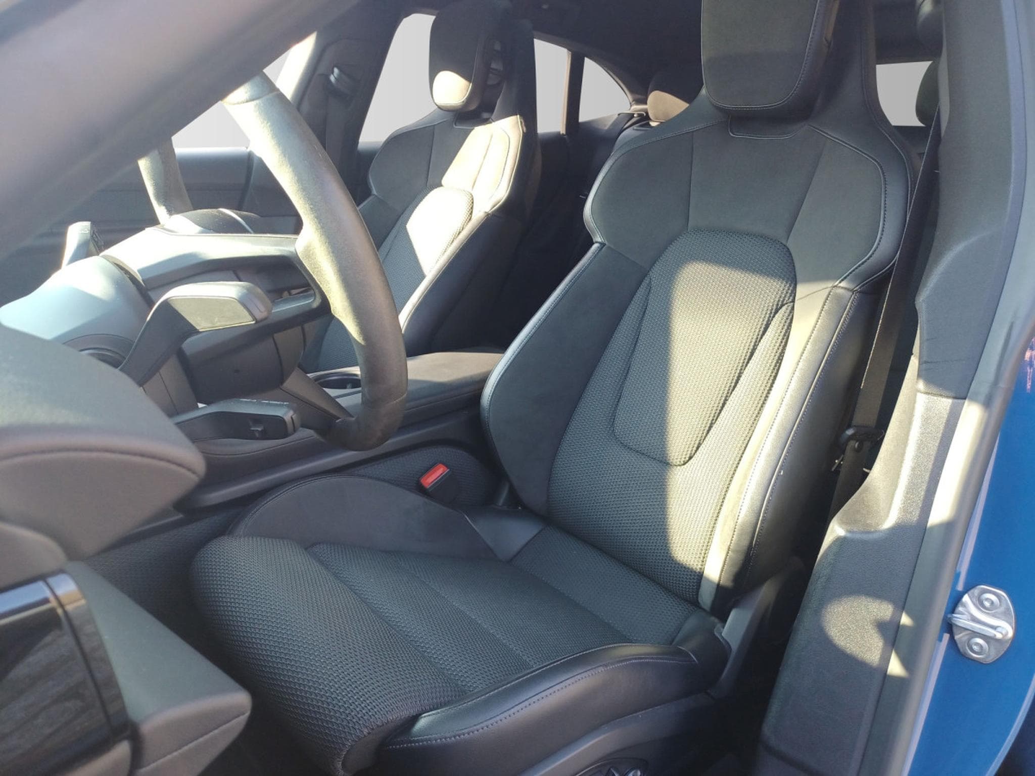 Porsche Taycan 4S Cross Turismo (2022) - Photo 6