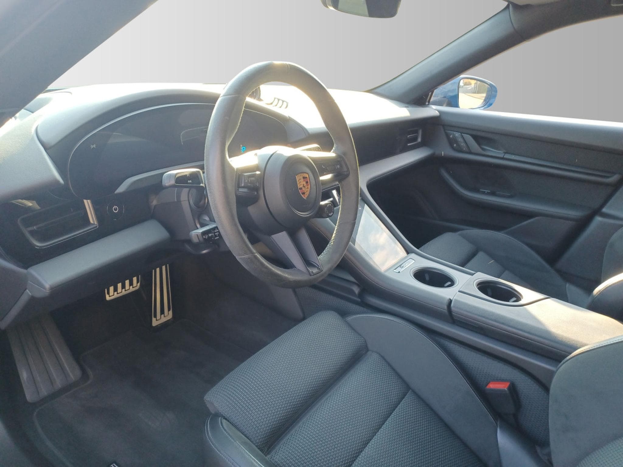 Porsche Taycan 4S Cross Turismo (2022) - Photo 7