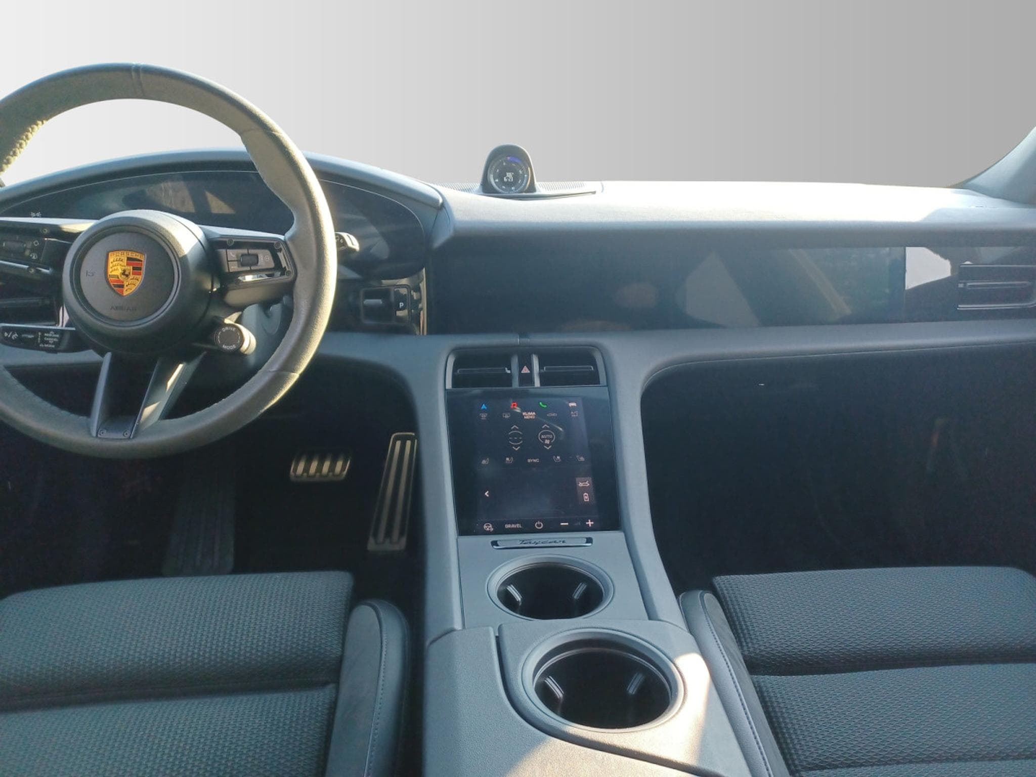 Porsche Taycan 4S Cross Turismo (2022) - Photo 9