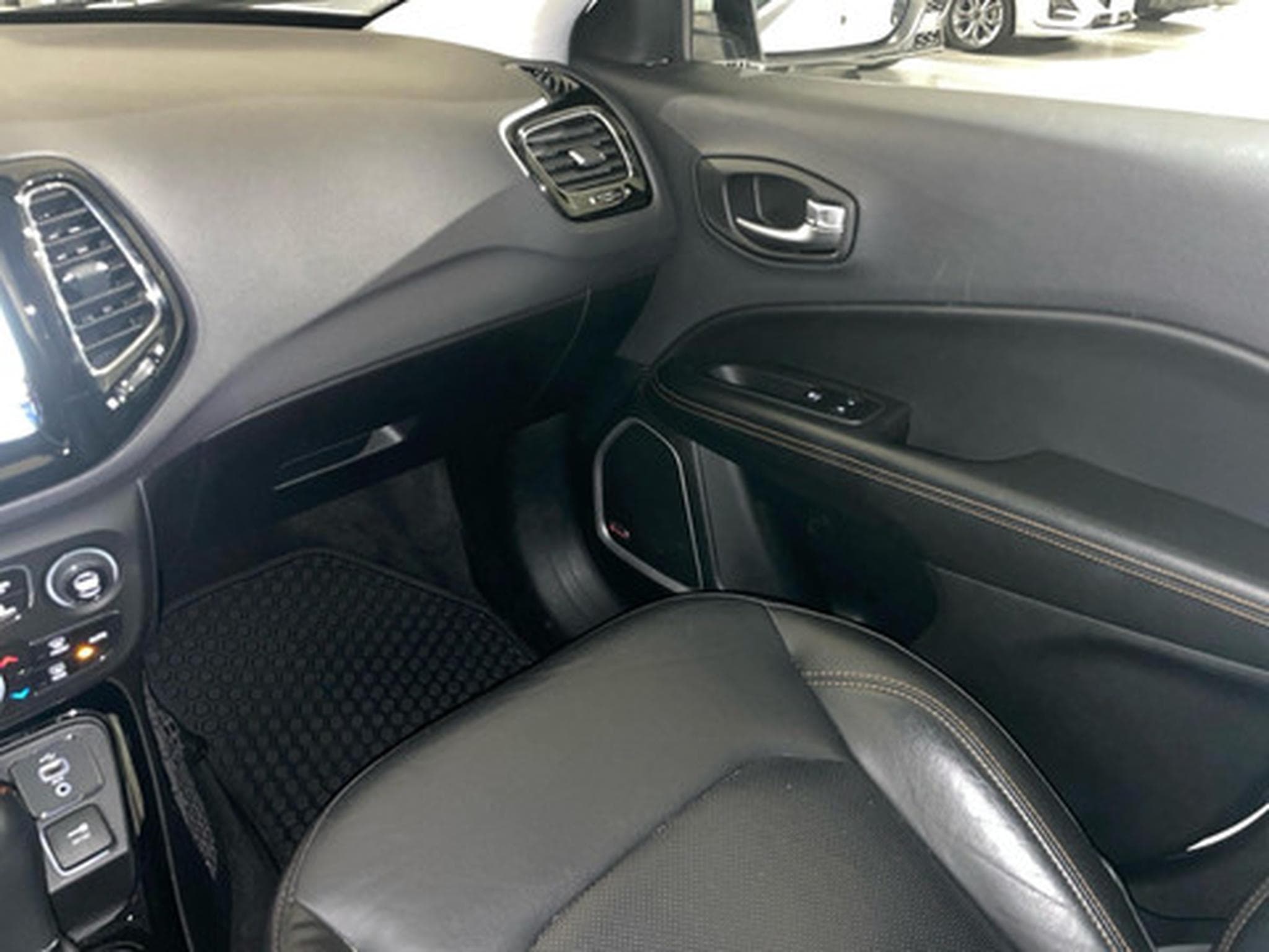 Jeep Compass 2.0 MJD 103kW 4x4 Longitude Auto (2026) - Foto 9