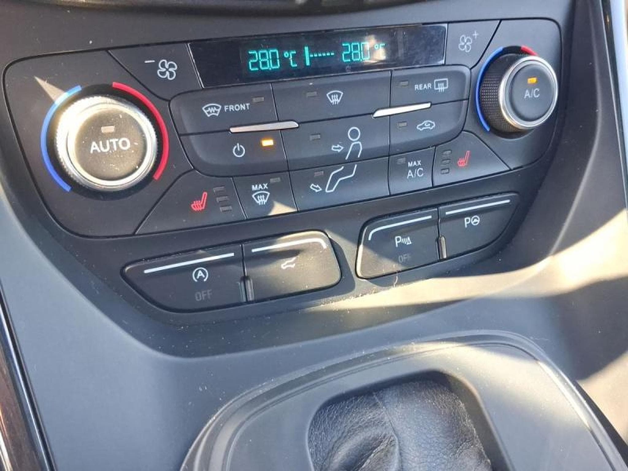 Ford Kuga ST.LINE (2019) - Foto 16