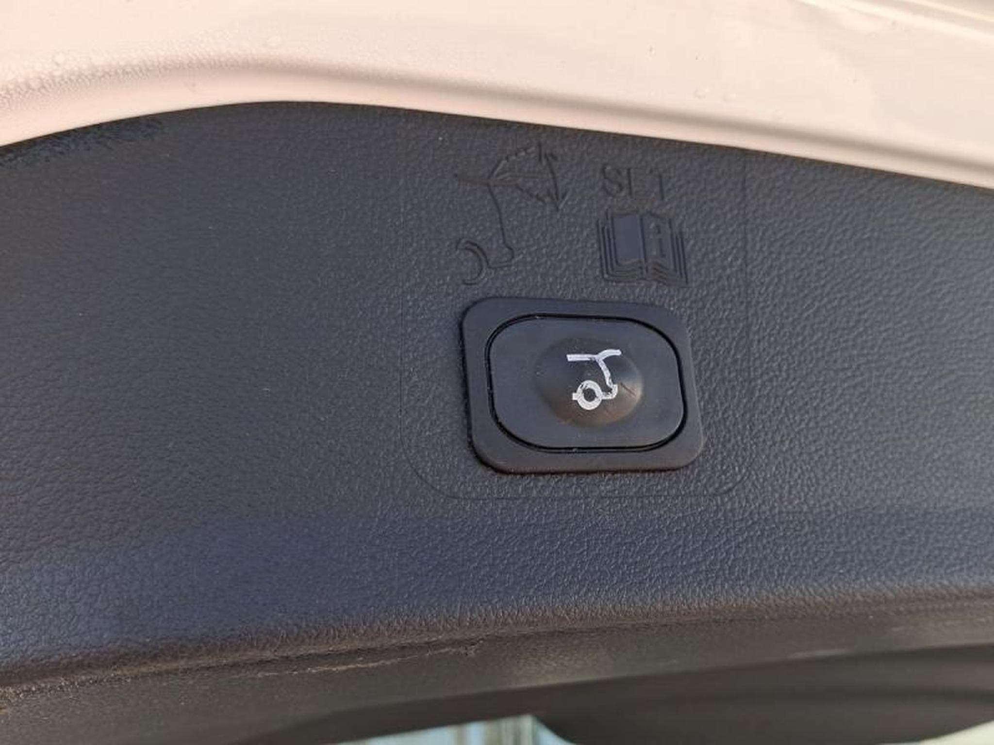 Ford Kuga ST.LINE (2019) - Foto 18