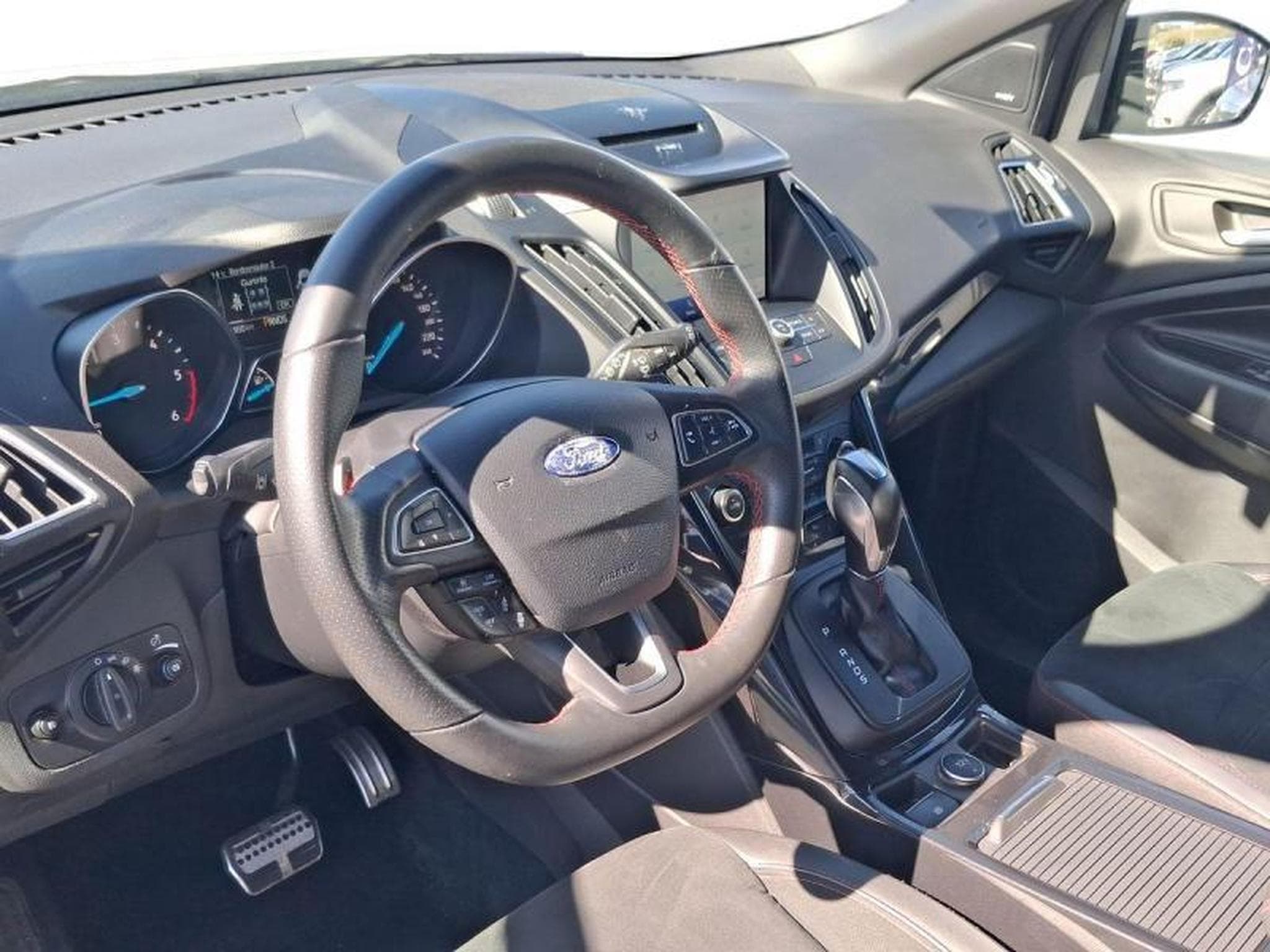 Ford Kuga ST.LINE (2019) - Foto 7