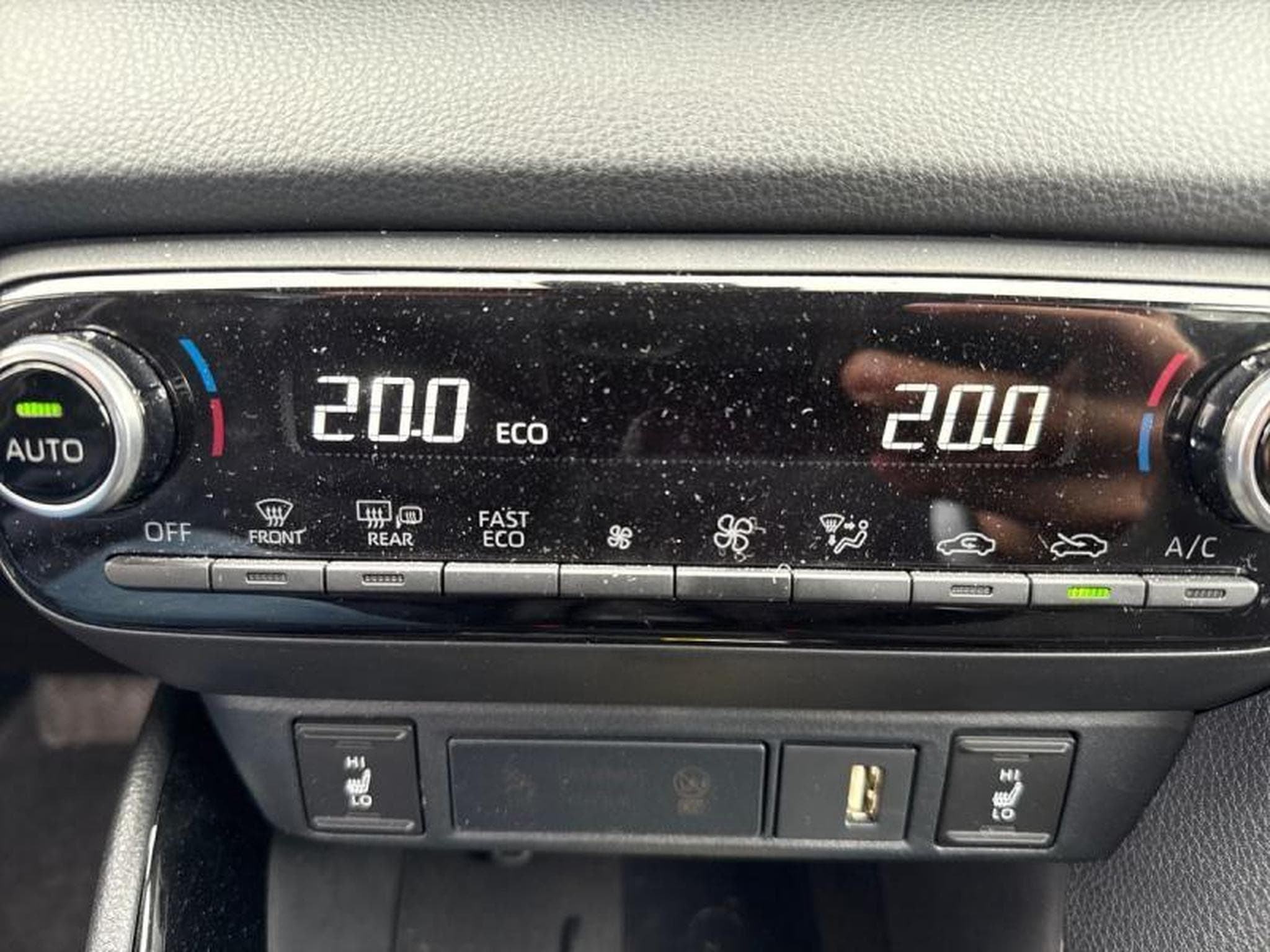 Toyota Yaris IV (2021) - Foto 8