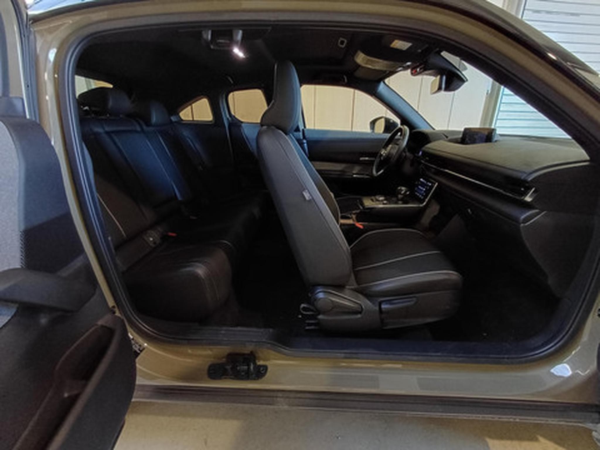 Mazda MX-30 e-SKYACTIV 145 pk Makoto (2026) - Photo 4