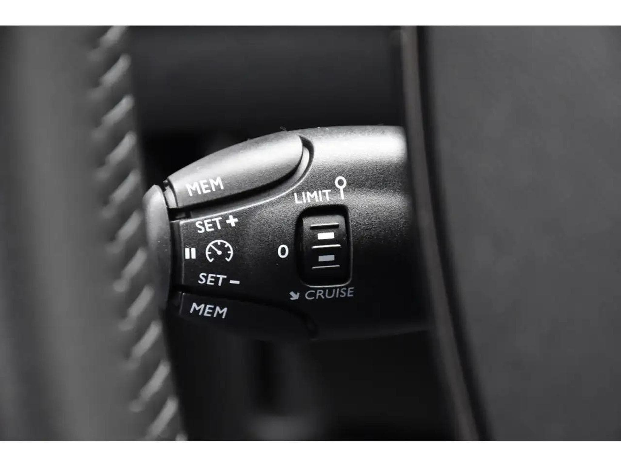 Peugeot 2008 (2025) - Photo 15