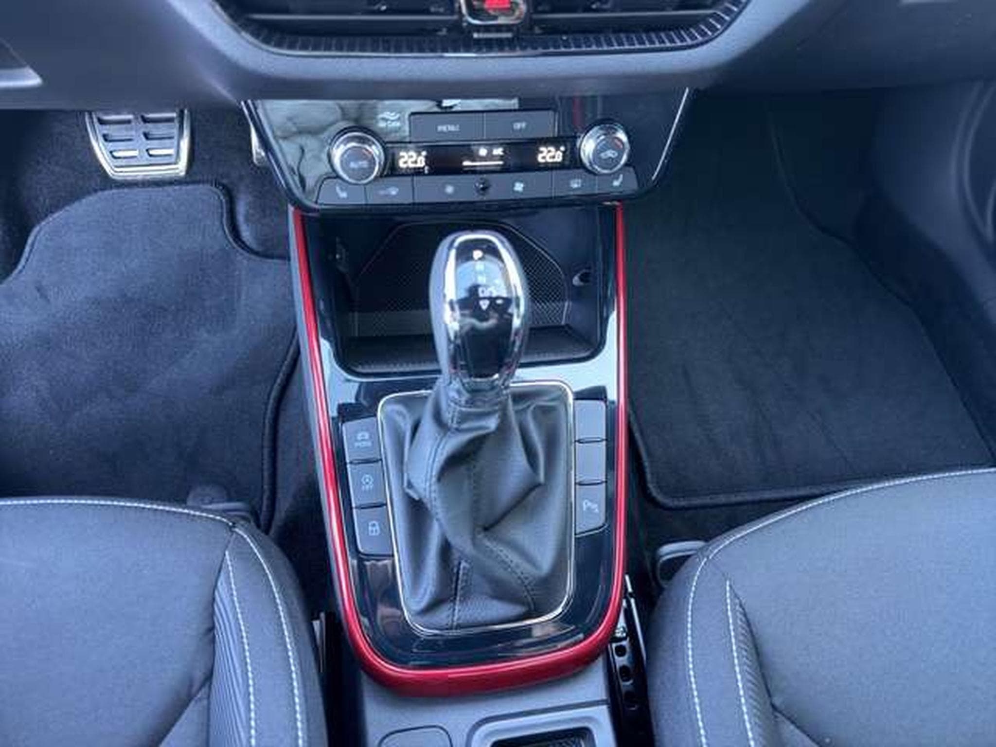 Skoda Fabia MONTE CARLO DSG/Kamera/Kessy/ACC/5-J Garan (2026) - Photo 15