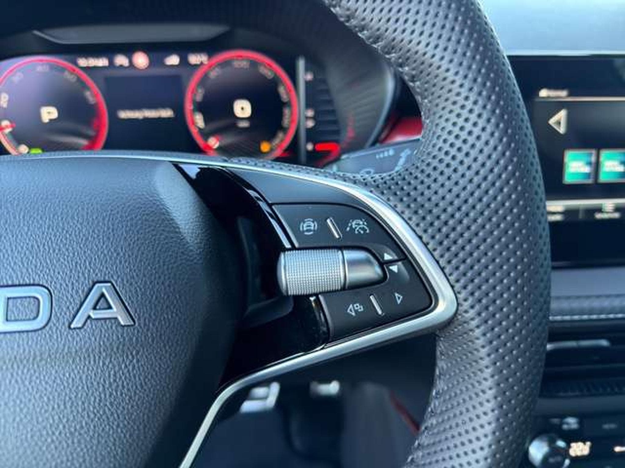 Skoda Fabia MONTE CARLO DSG/Kamera/Kessy/ACC/5-J Garan (2026) - Photo 26