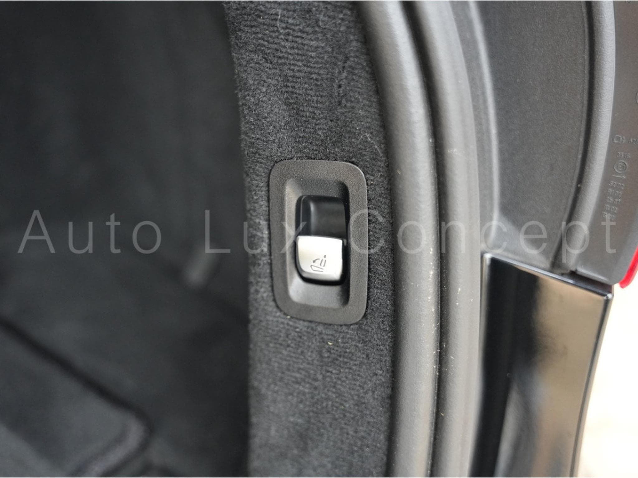 Mercedes C 180 Break AMG Line 9G-TRONIC (2020) - Foto 24