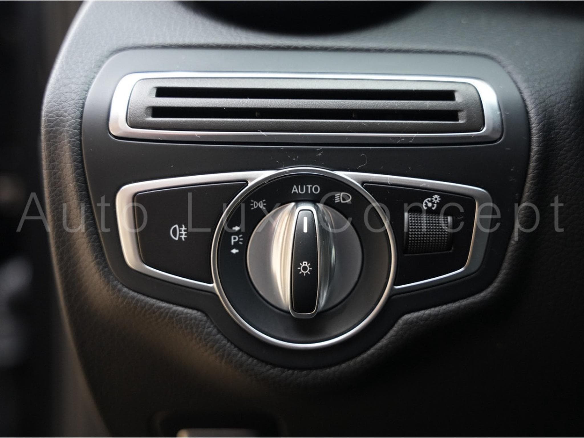 Mercedes C 180 Break AMG Line 9G-TRONIC (2020) - Foto 29