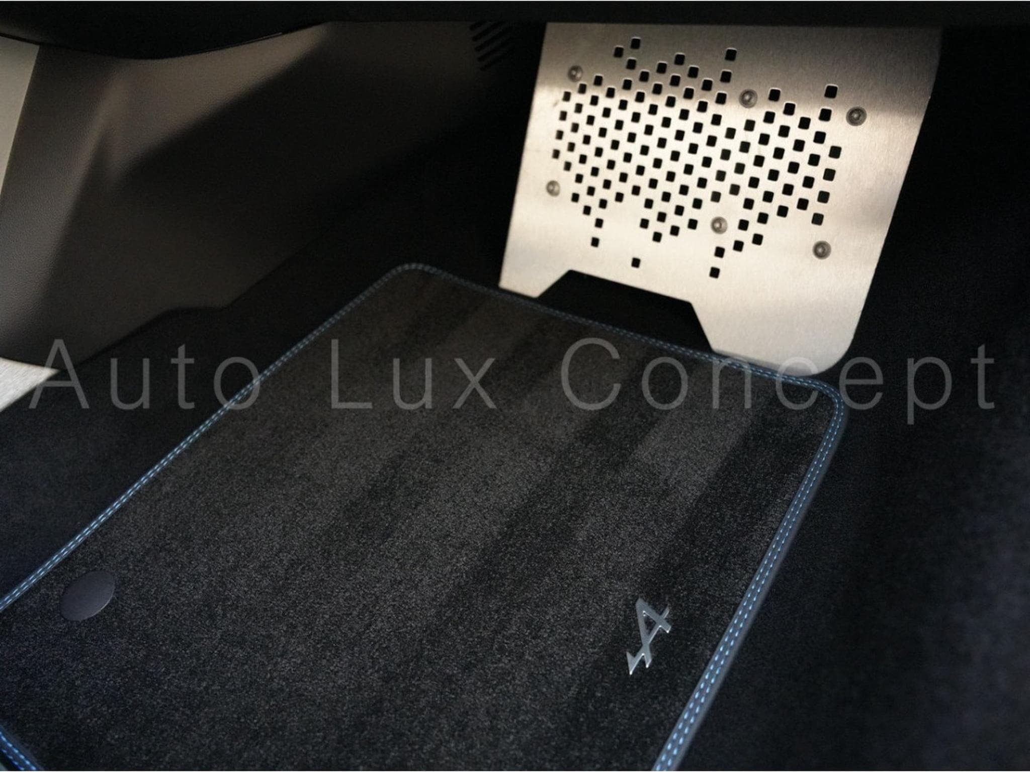 Alpine A110 Première Édition N° 629 / 1955 (2018) - Photo 23