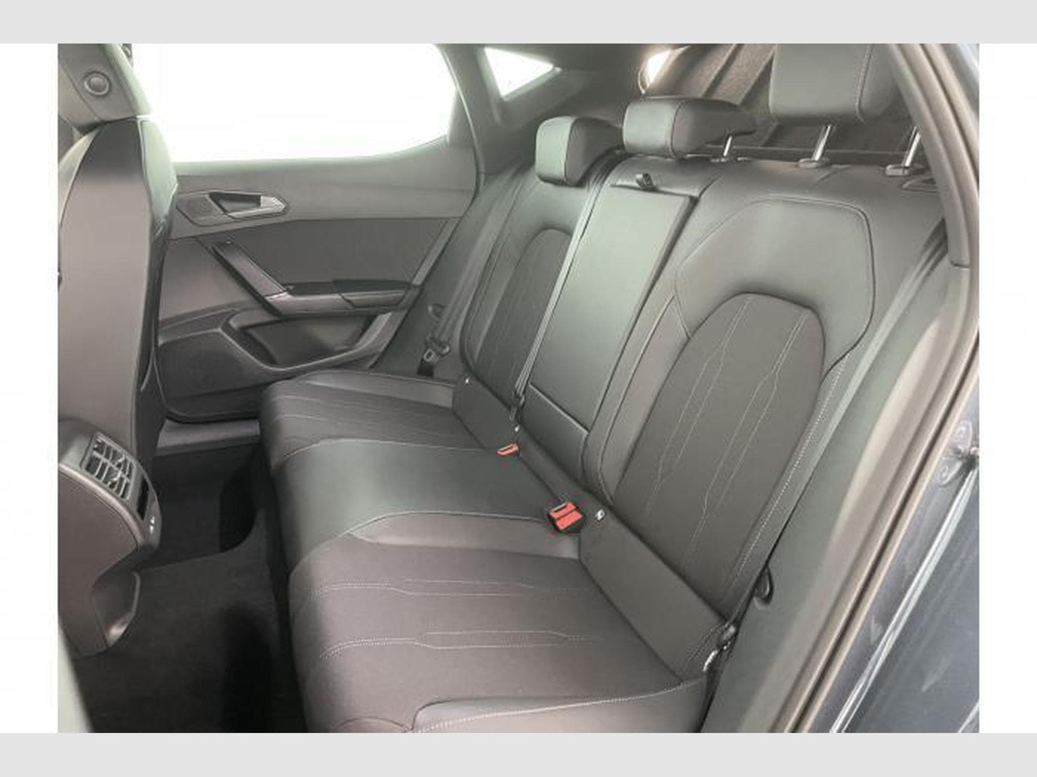 Cupra Leon 1.5 eTSI 110kW (2026) - Photo 13