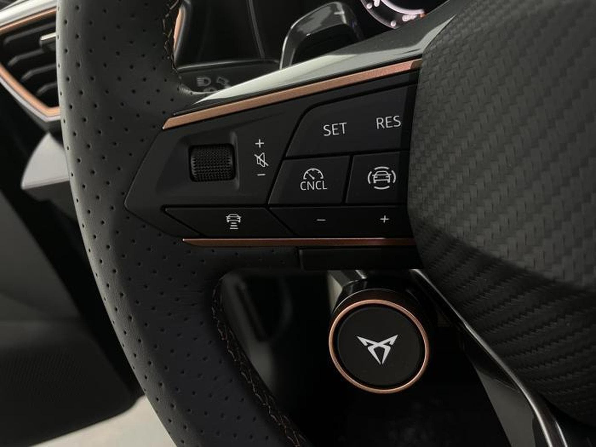 Cupra Leon 1.5 eTSI 110kW (2026) - Photo 20