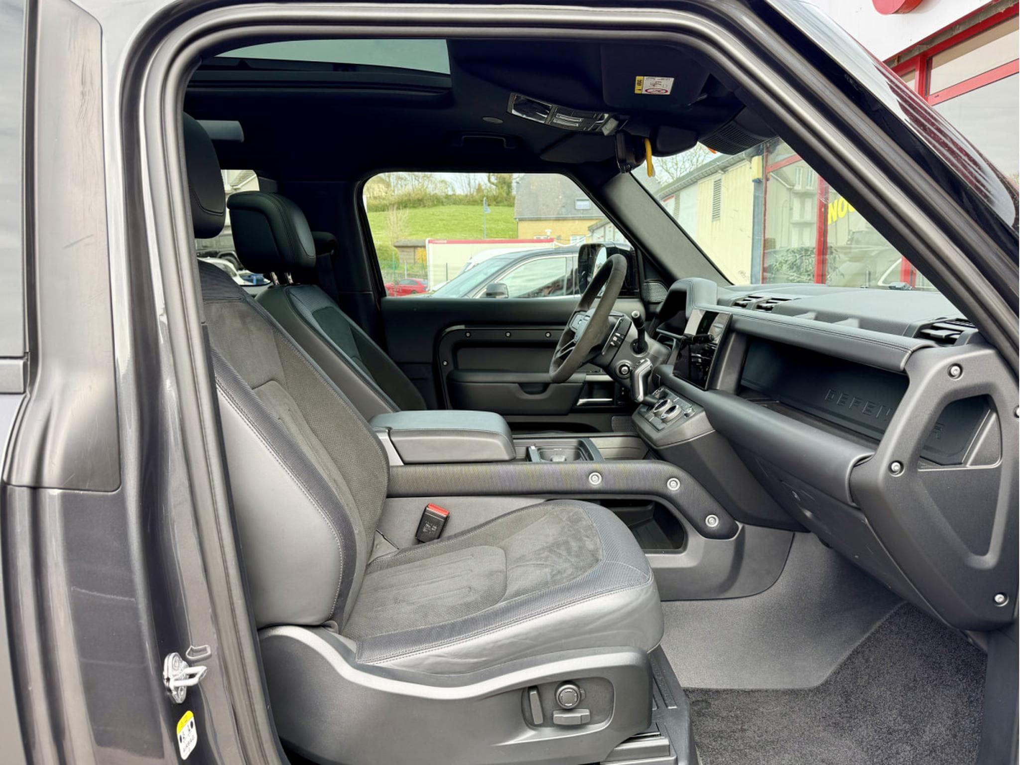 Land-Rover Defender 90 V8 P525 MERDIAN HEAD UP PANO CUIR NAVI (2023) - Foto 5