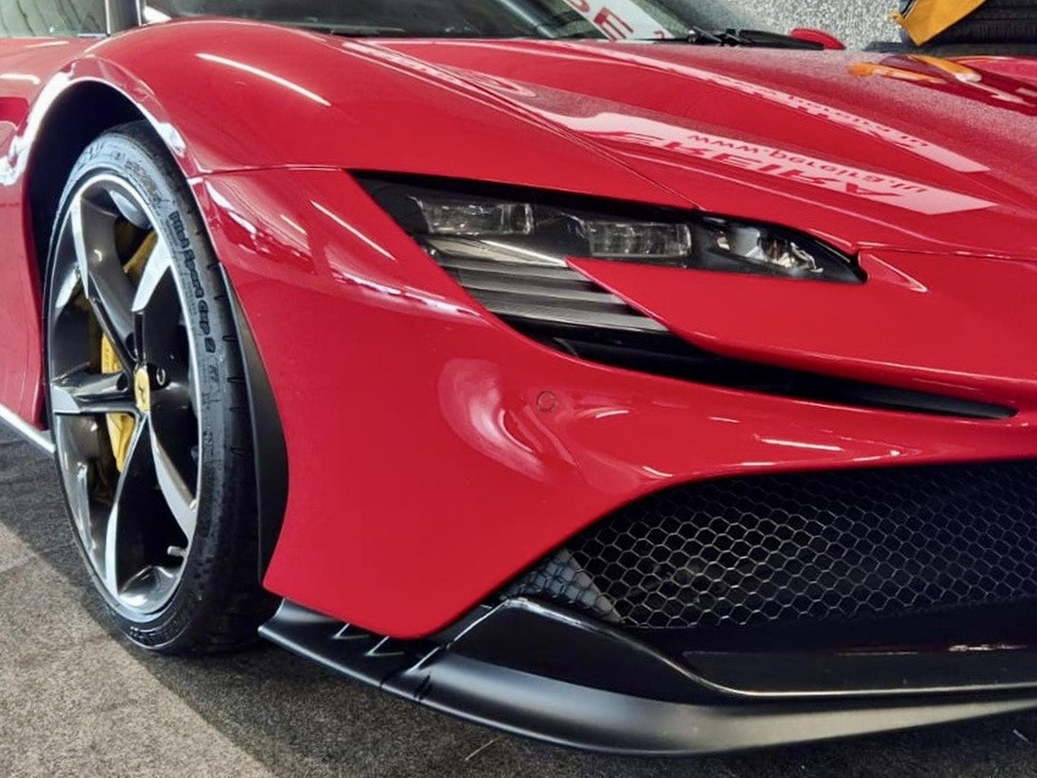 Ferrari SF90 DAYTONA RACING SEATS FULL ELECTRIC CARBON LIFT JBL (2022) - Foto 16