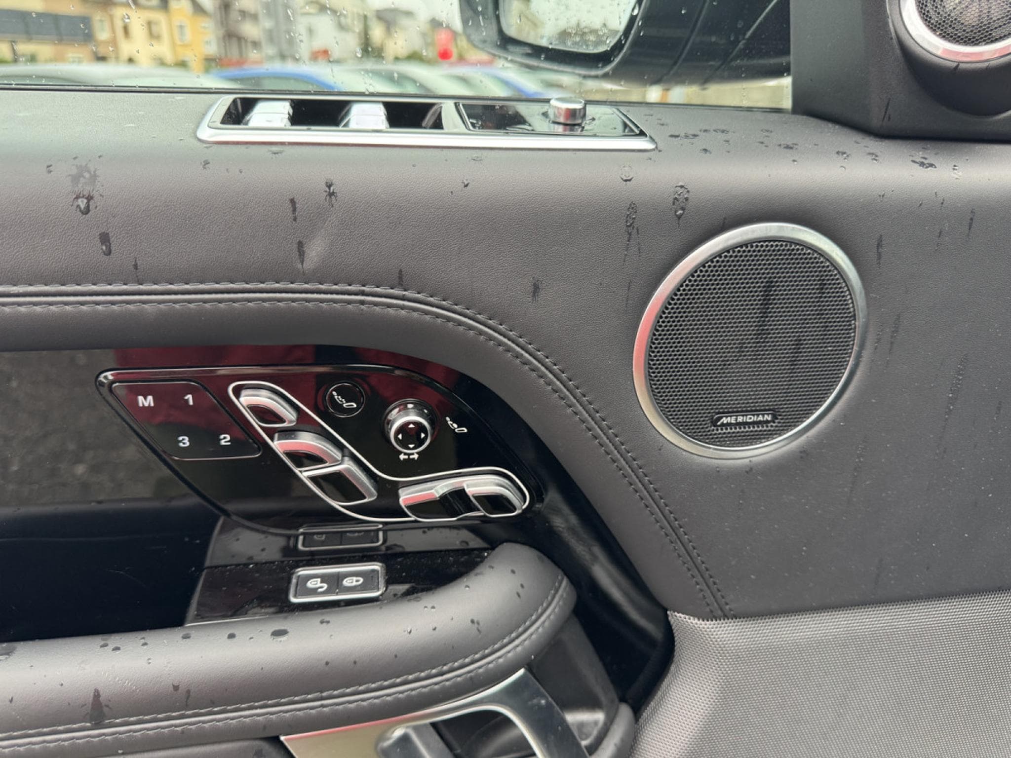 Land-Rover Range Rover 4.4 SDV8 340 Autobiography (2018) - Photo 16