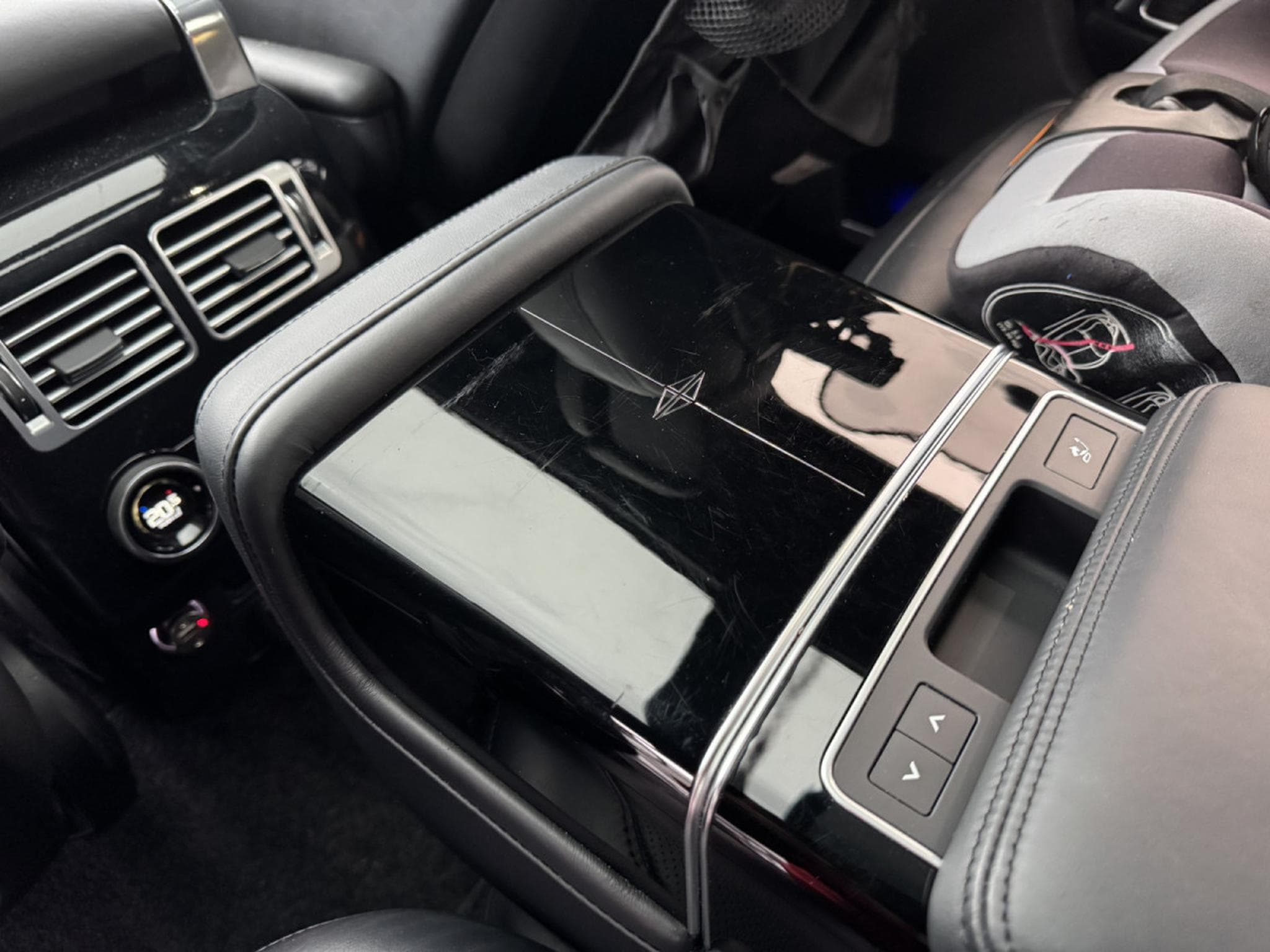 Land-Rover Range Rover 4.4 SDV8 340 Autobiography (2018) - Photo 18