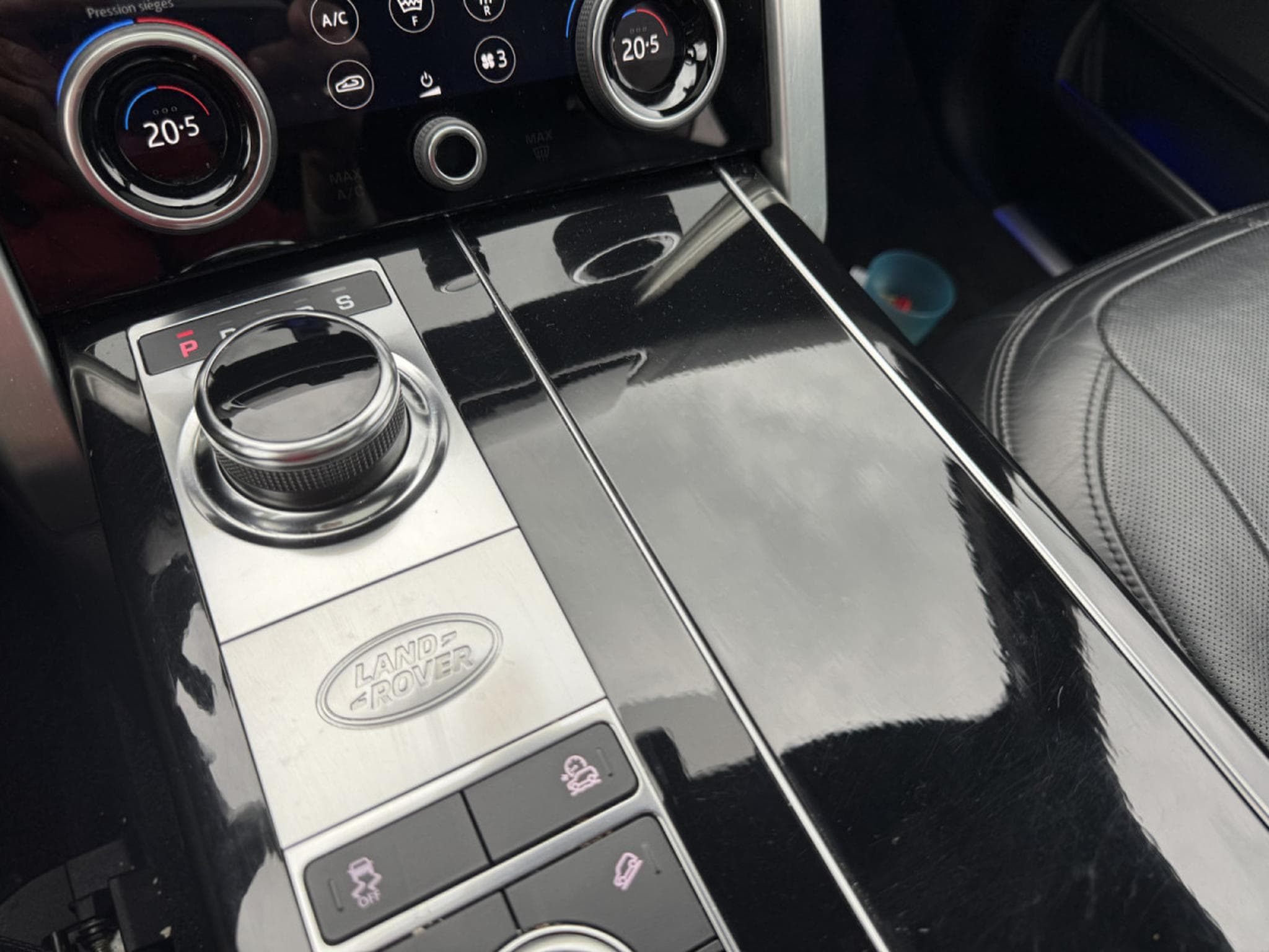 Land-Rover Range Rover 4.4 SDV8 340 Autobiography (2018) - Photo 24