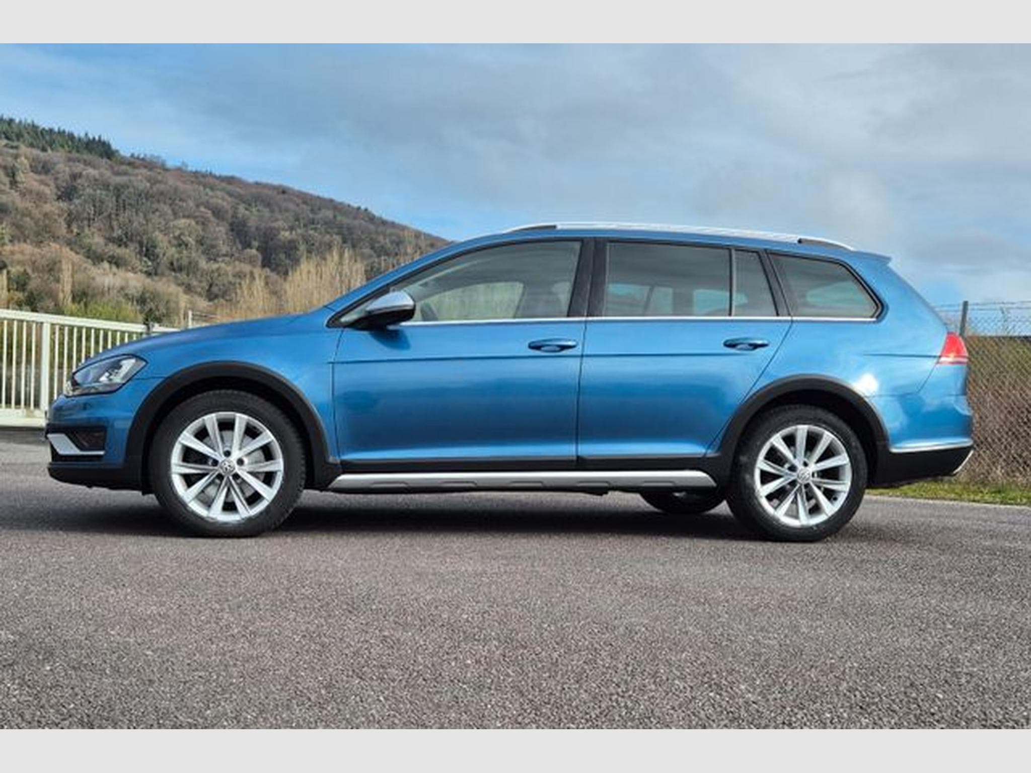 VW Golf Golf VII Alltrack Variant BMT 4Motion, AHK. (2016) - Photo 2