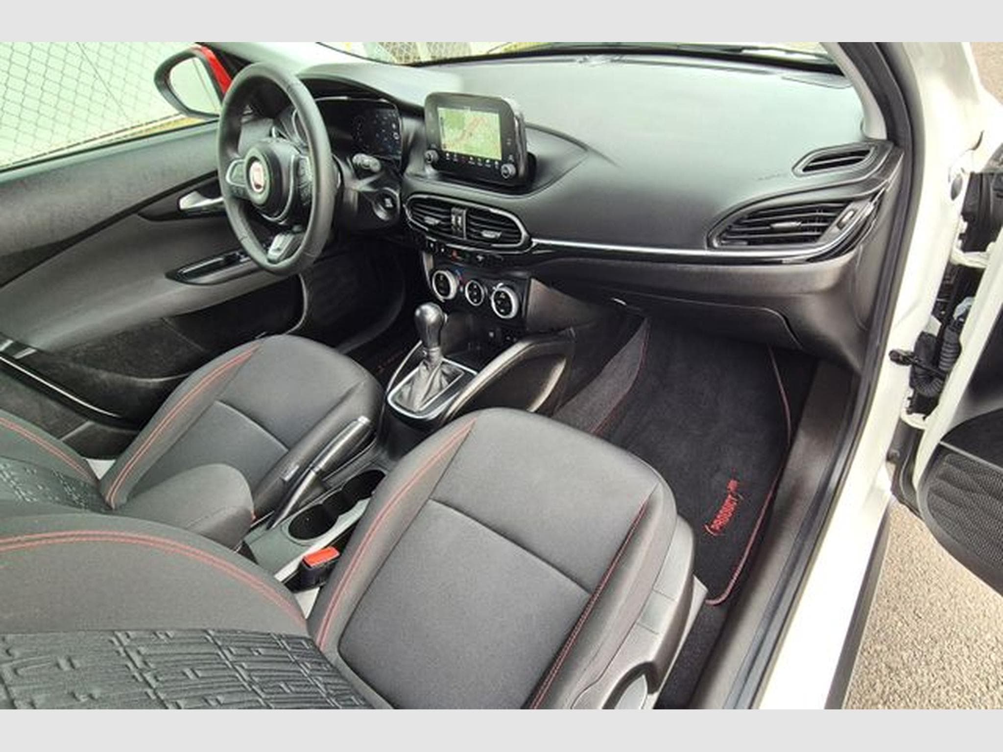 Fiat Tipo Tipo Red Mild-Hybride 130 Autom. (2023) - Photo 13