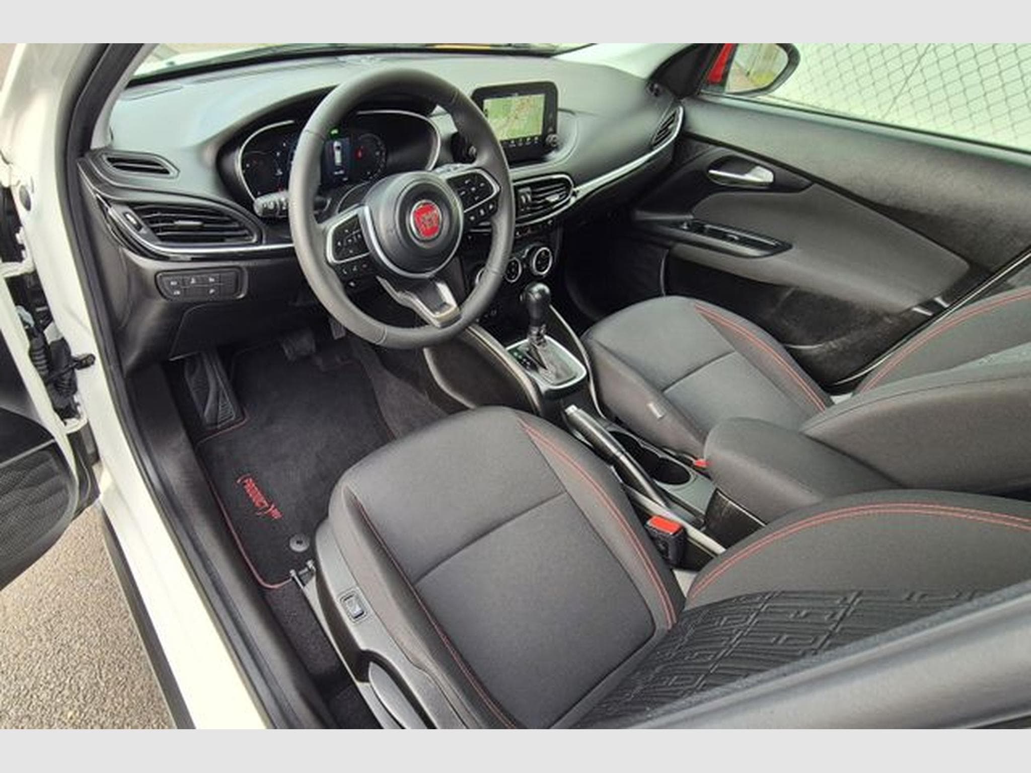 Fiat Tipo Tipo Red Mild-Hybride 130 Autom. (2023) - Photo 14