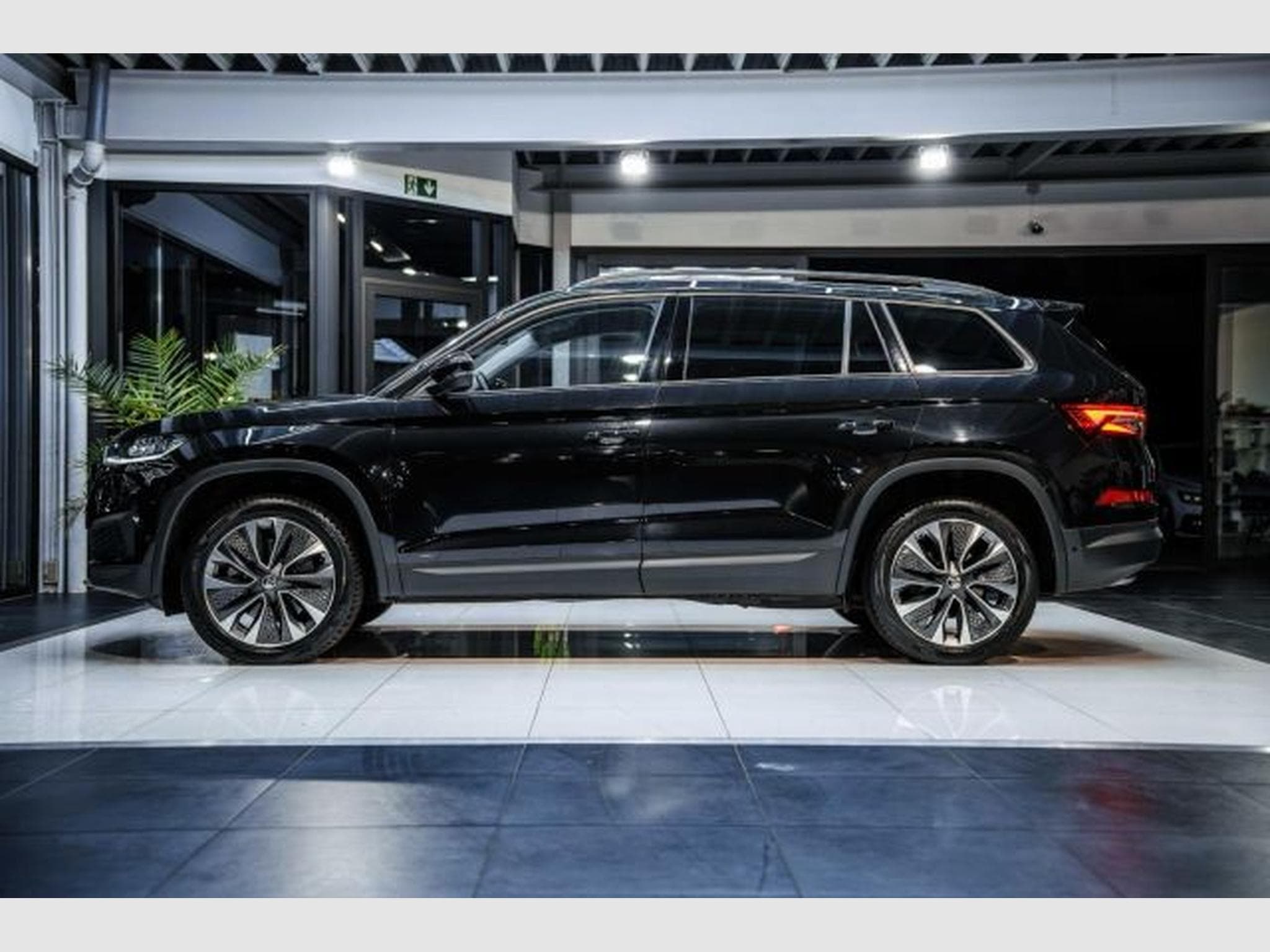 Skoda Kodiaq Kodiaq 2.0 TDI DSG Tour 4x4 NAVI LED RFK 7-Sitz (2022) - Photo 10