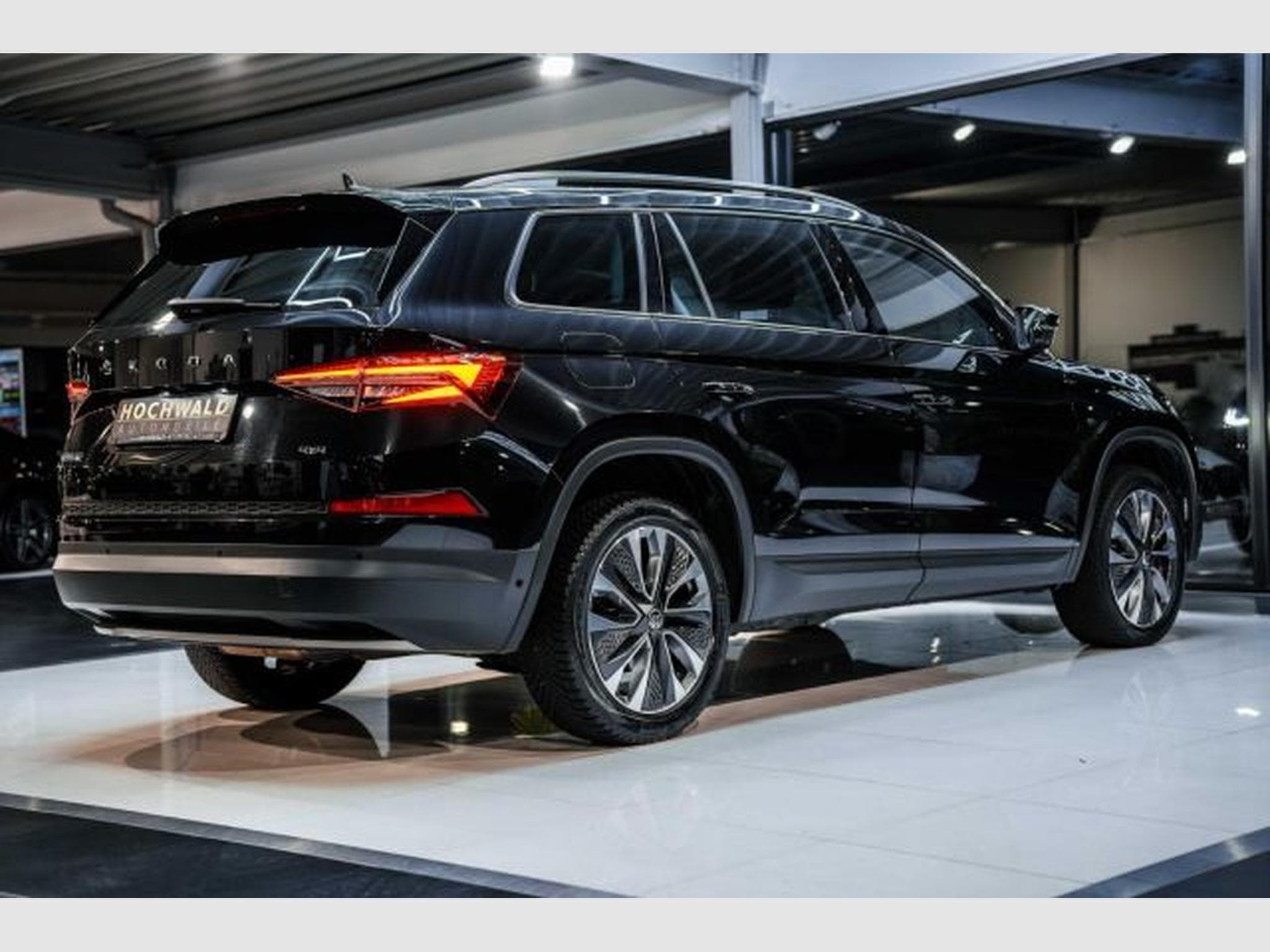 Skoda Kodiaq Kodiaq 2.0 TDI DSG Tour 4x4 NAVI LED RFK 7-Sitz (2022) - Photo 13