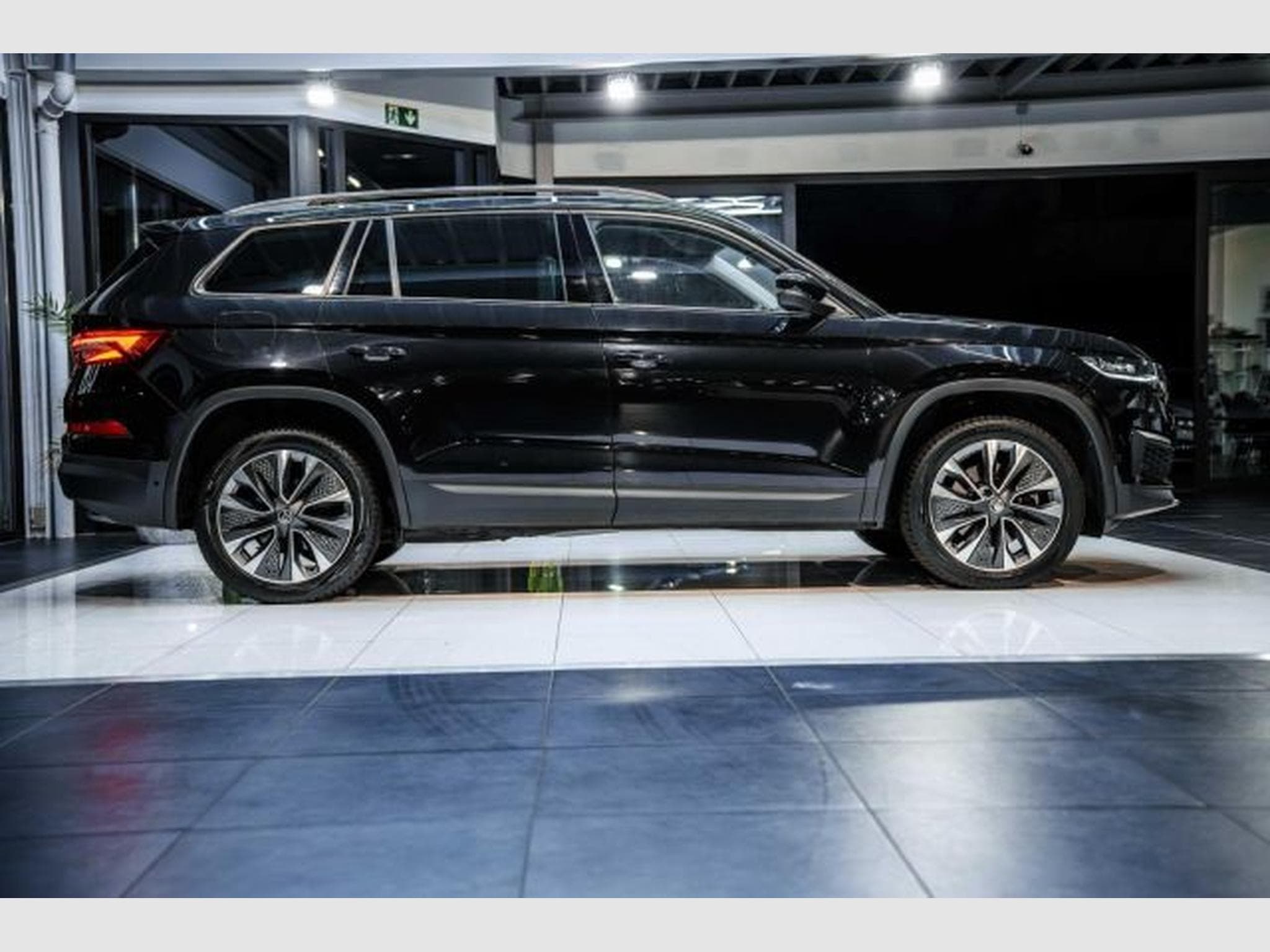 Skoda Kodiaq Kodiaq 2.0 TDI DSG Tour 4x4 NAVI LED RFK 7-Sitz (2022) - Photo 7