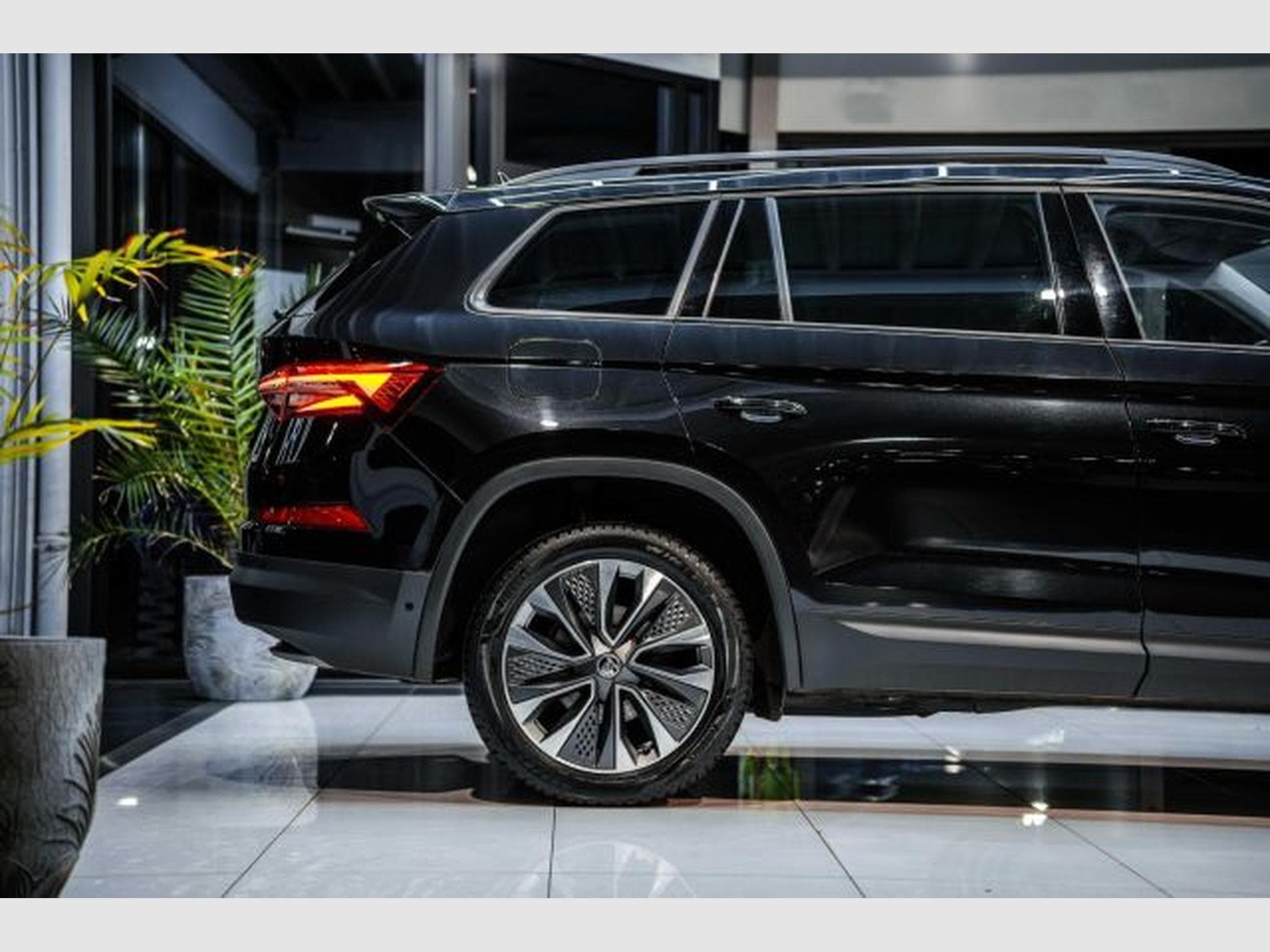 Skoda Kodiaq Kodiaq 2.0 TDI DSG Tour 4x4 NAVI LED RFK 7-Sitz (2022) - Photo 8