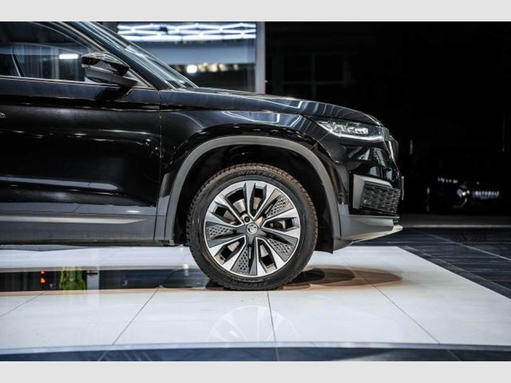 Skoda Kodiaq Kodiaq 2.0 TDI DSG Tour 4x4 NAVI LED RFK 7-Sitz (2022) - Photo 9