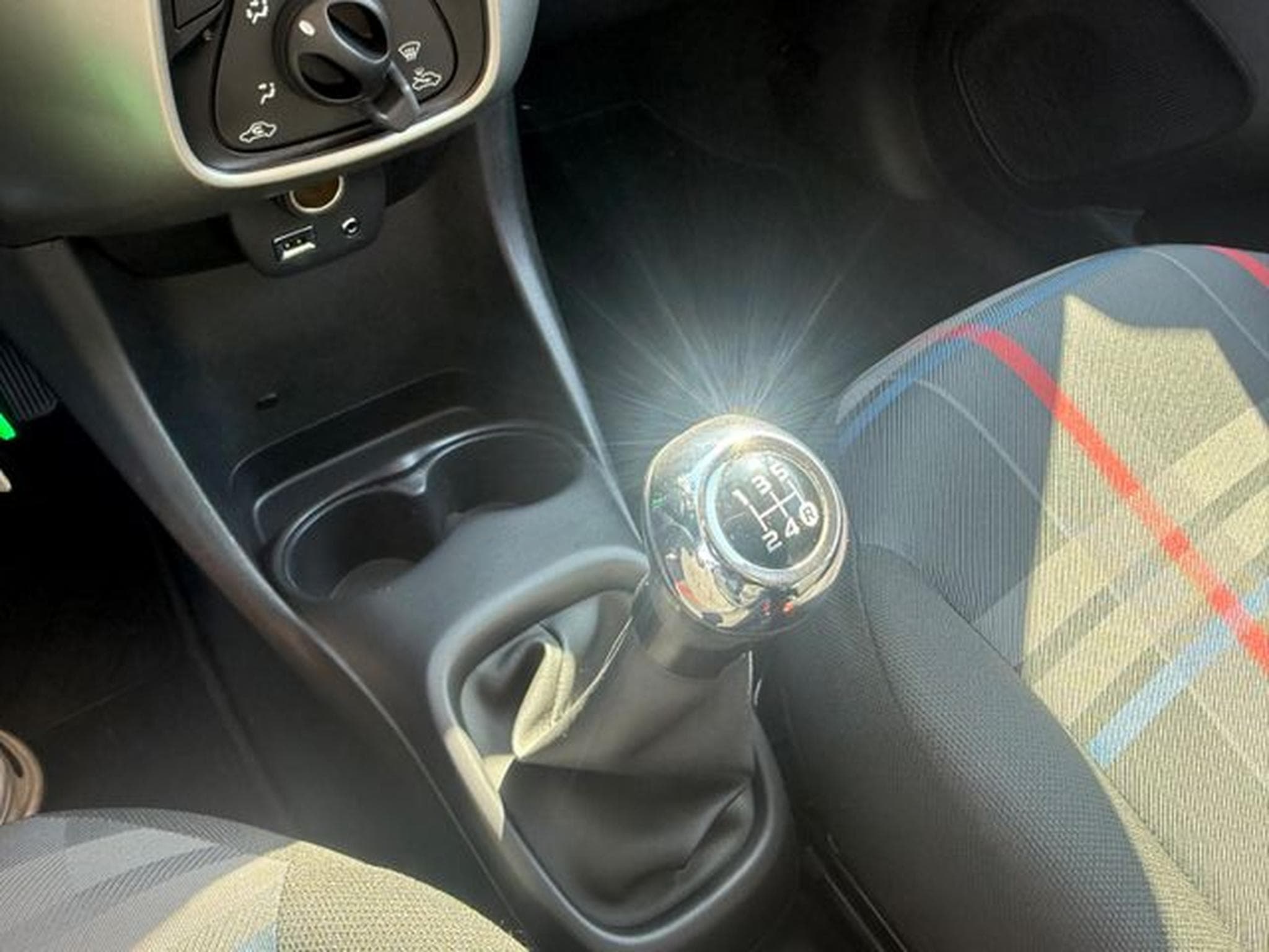 Peugeot 108 108 Active *Bluetooth*SHZ*LED*Tempomat* (2015) - Foto 13