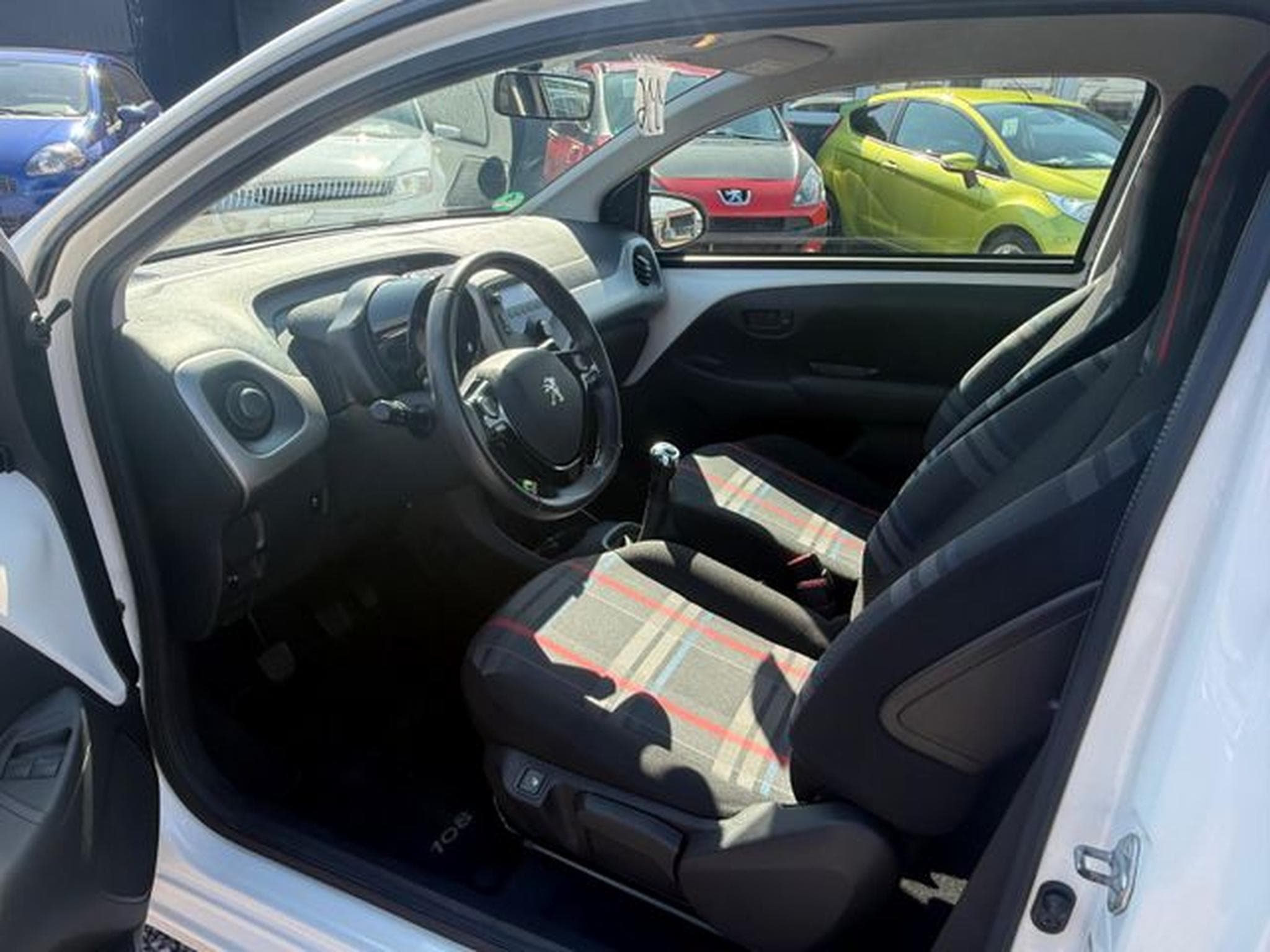 Peugeot 108 108 Active *Bluetooth*SHZ*LED*Tempomat* (2015) - Foto 7