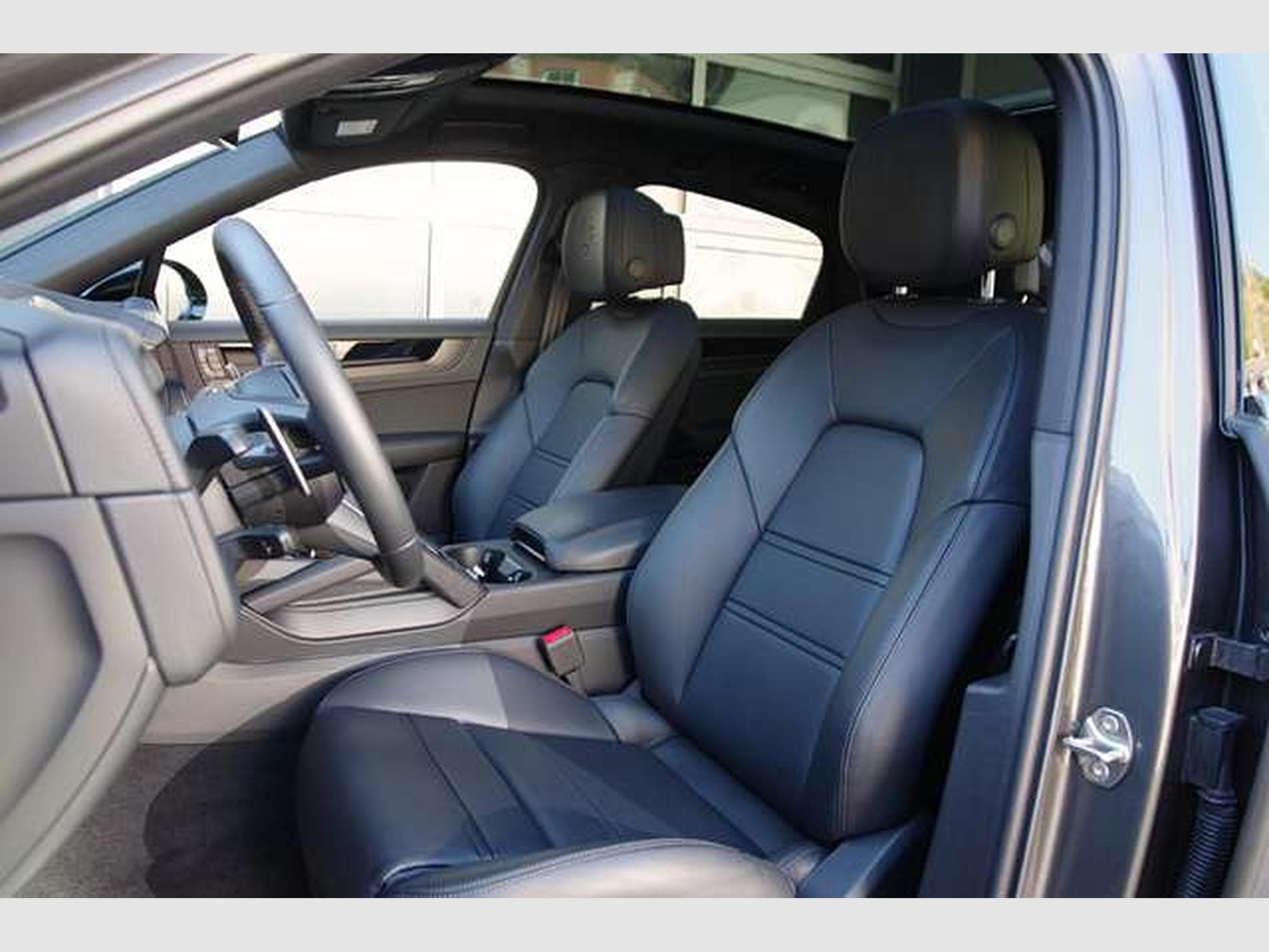 Porsche Cayenne Cayenne Coupe Black Edition*4+1,AVAILABLE TODAY* (2025) - Photo 6