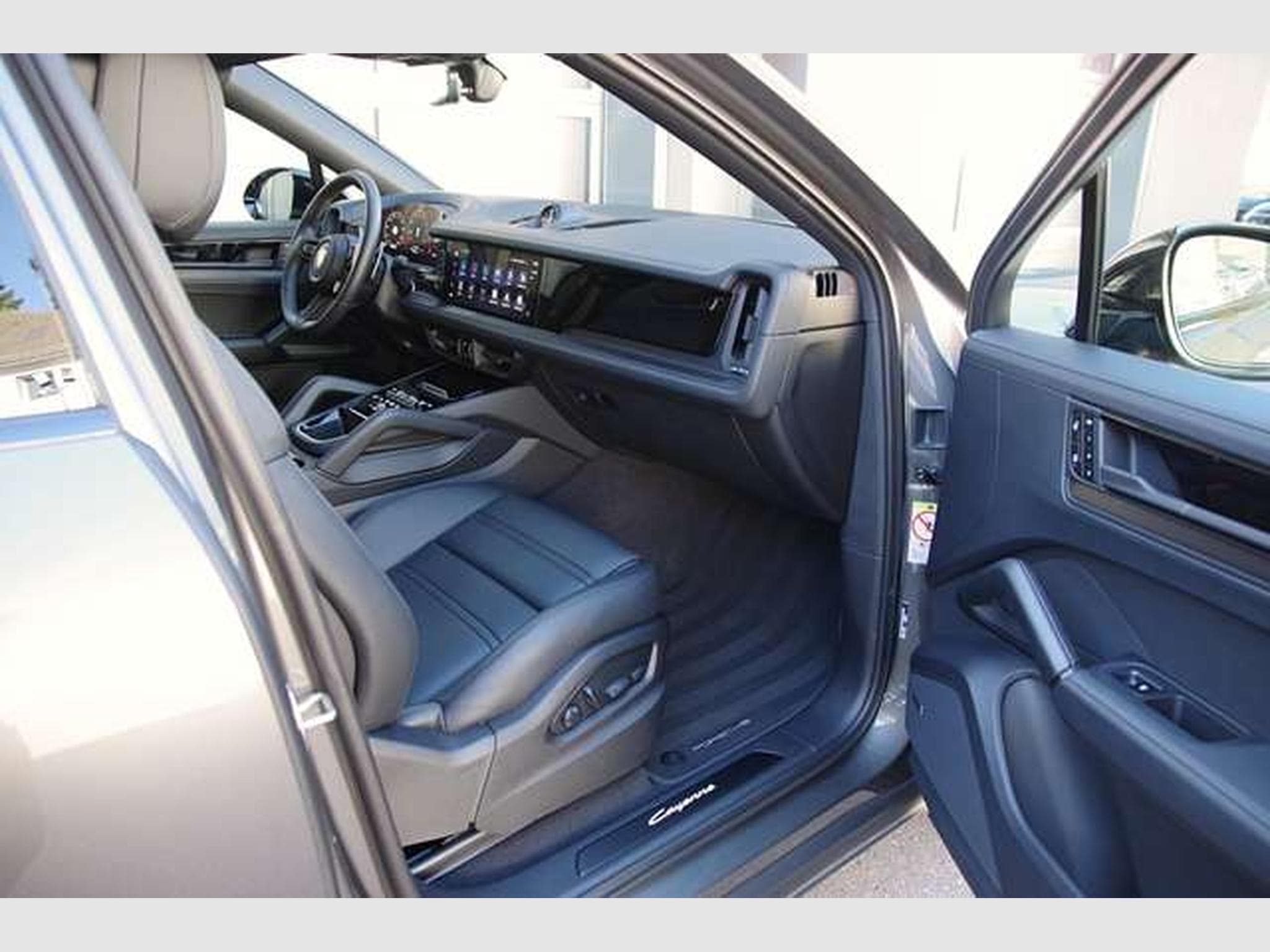 Porsche Cayenne Cayenne Coupe Black Edition*4+1,AVAILABLE TODAY* (2025) - Photo 7