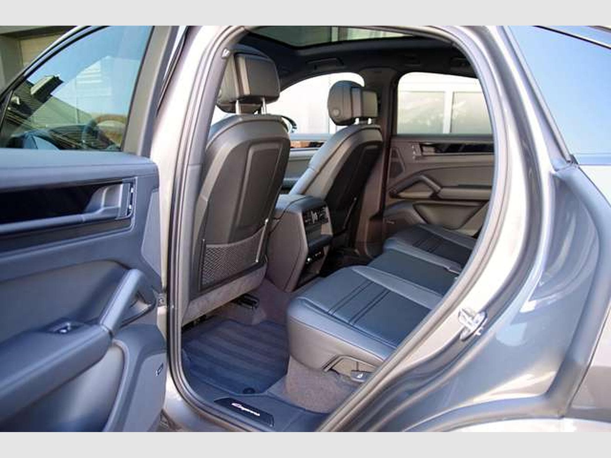 Porsche Cayenne Cayenne Coupe Black Edition*4+1,AVAILABLE TODAY* (2025) - Photo 8