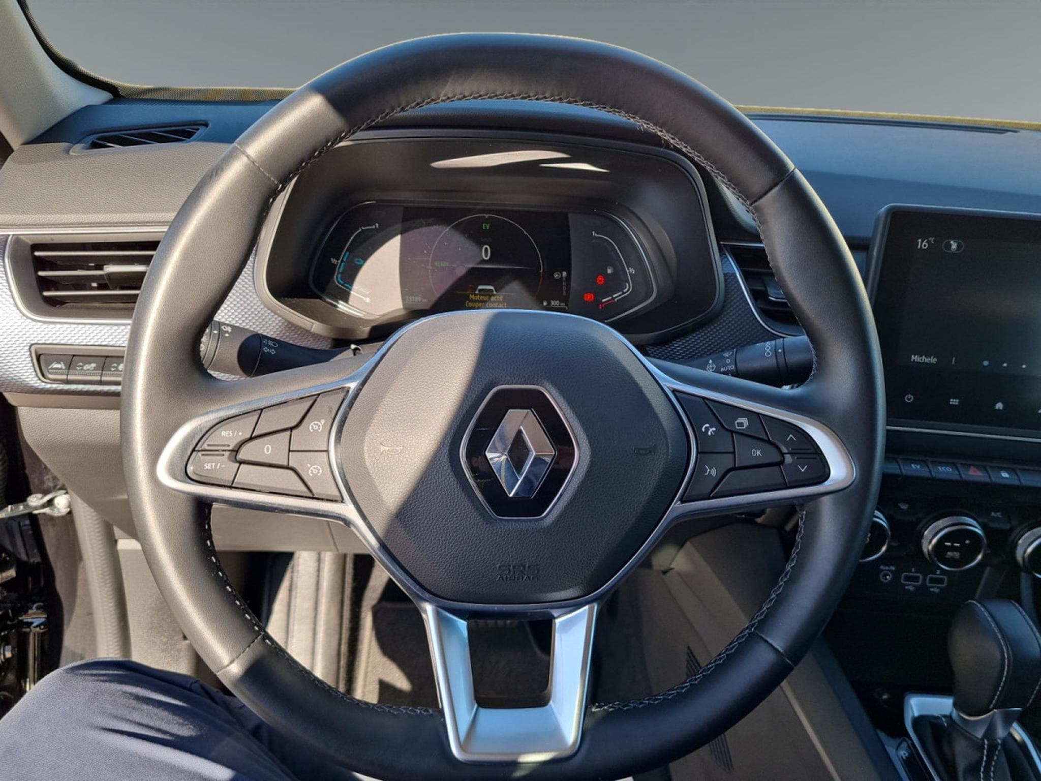 Renault Arkana 1,6L E-TECH Full Hybrid Evolution (2023) - Photo 13