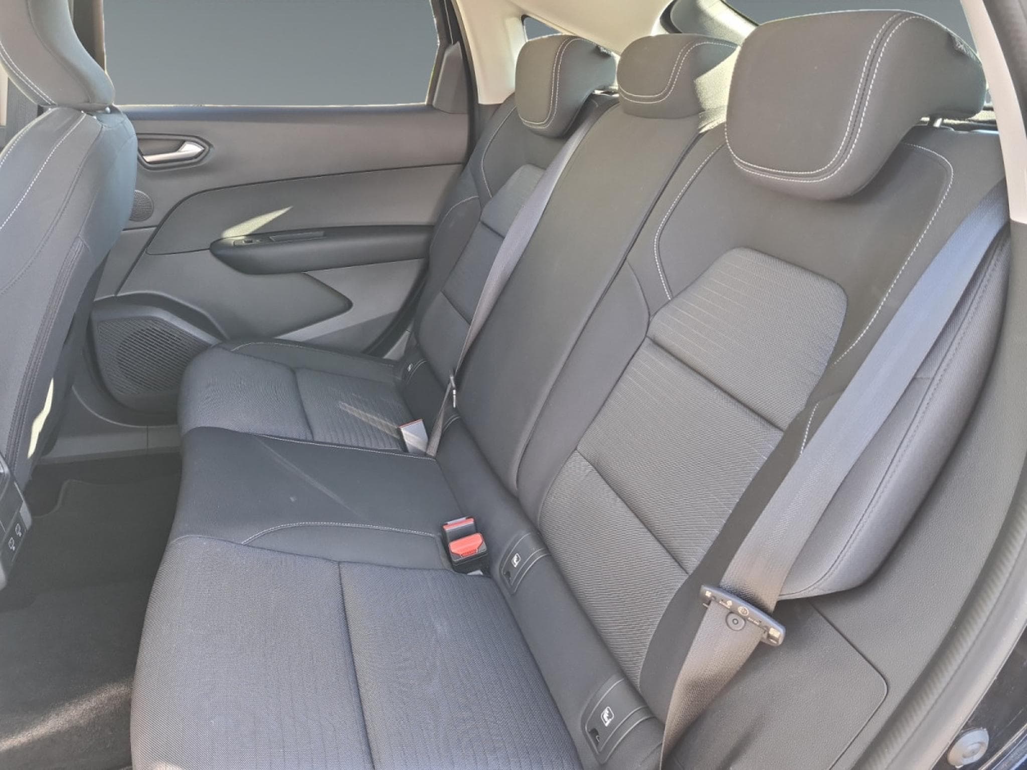 Renault Arkana 1,6L E-TECH Full Hybrid Evolution (2023) - Photo 15