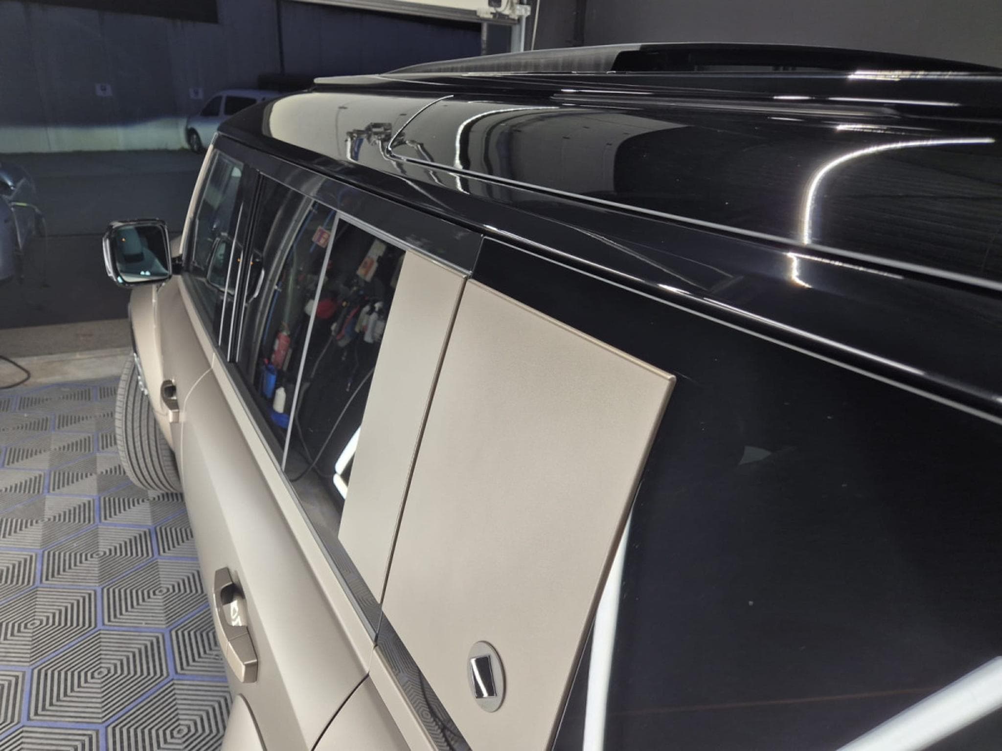 Land-Rover Defender V8 4.4 P635 110 OCTA Petra Copper SHZ LEDER KAMERA*PANO*MERI (2025) - Foto 6