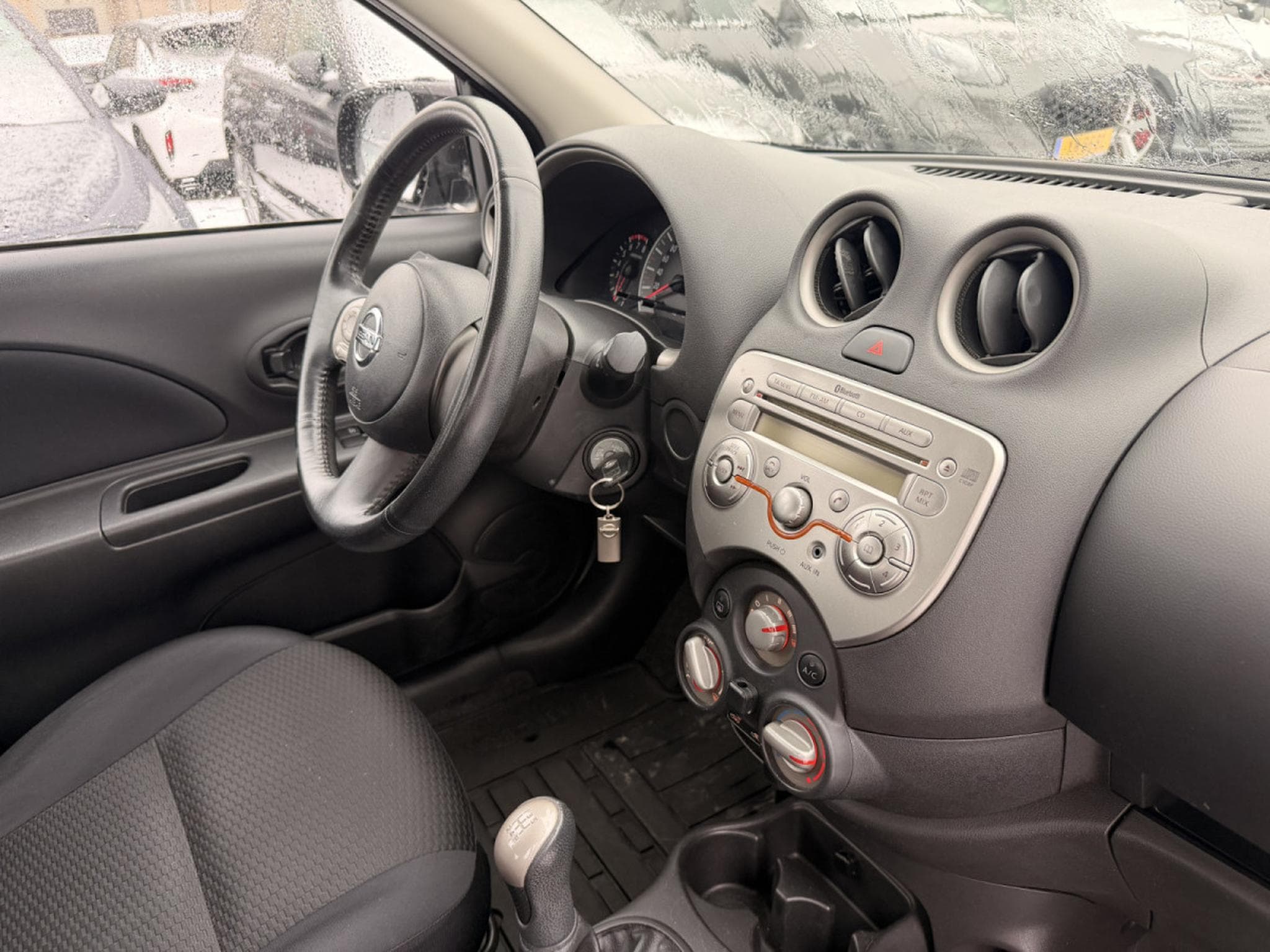 Nissan Micra 1.2 100 Pure Drive (2012) - Photo 13