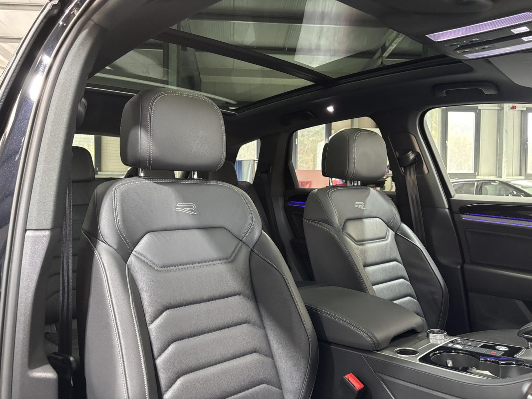 VW Touareg 3.0 V6 TDI R Line (2022) - Photo 11