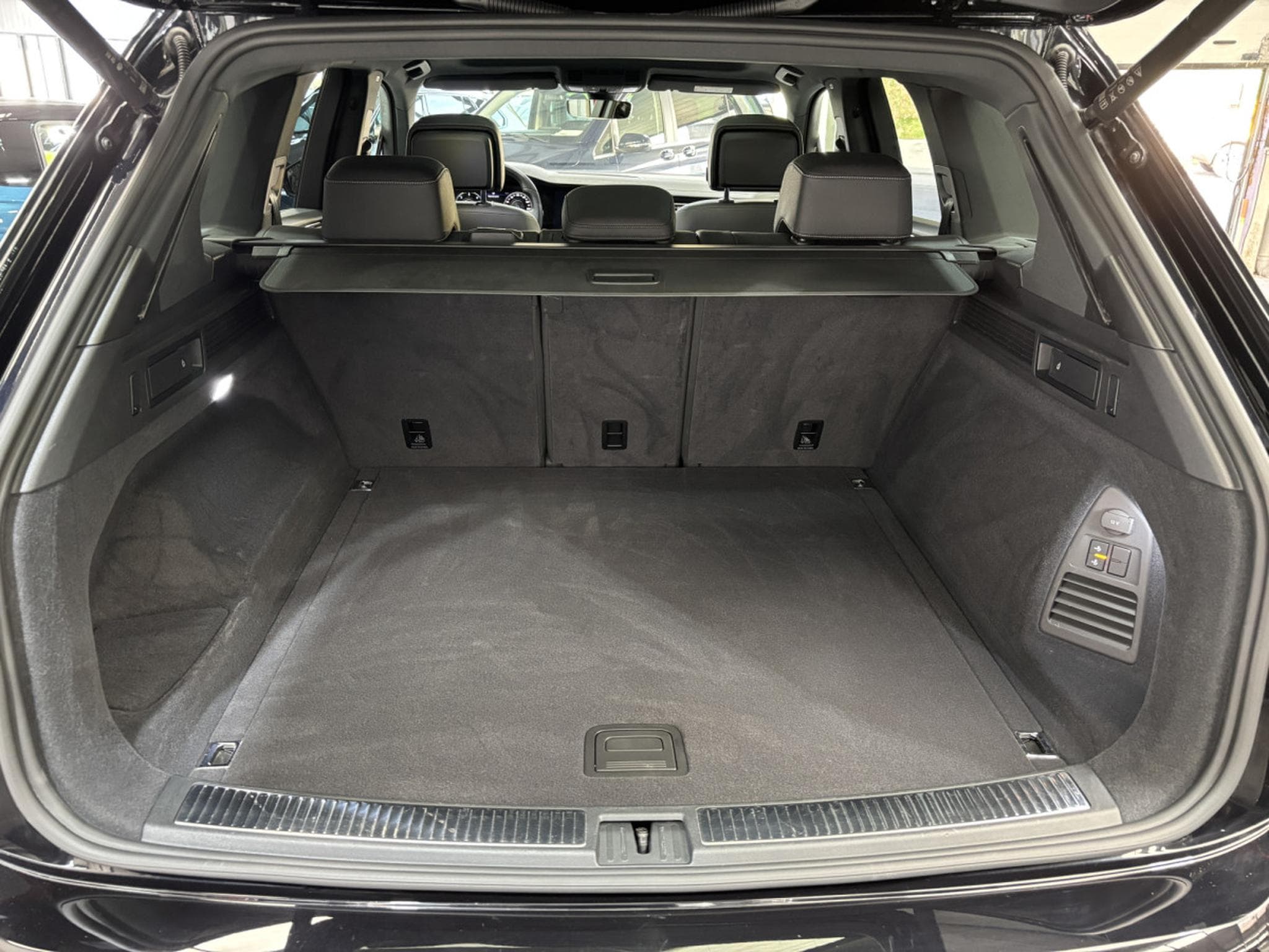 VW Touareg 3.0 V6 TDI R Line (2022) - Photo 13