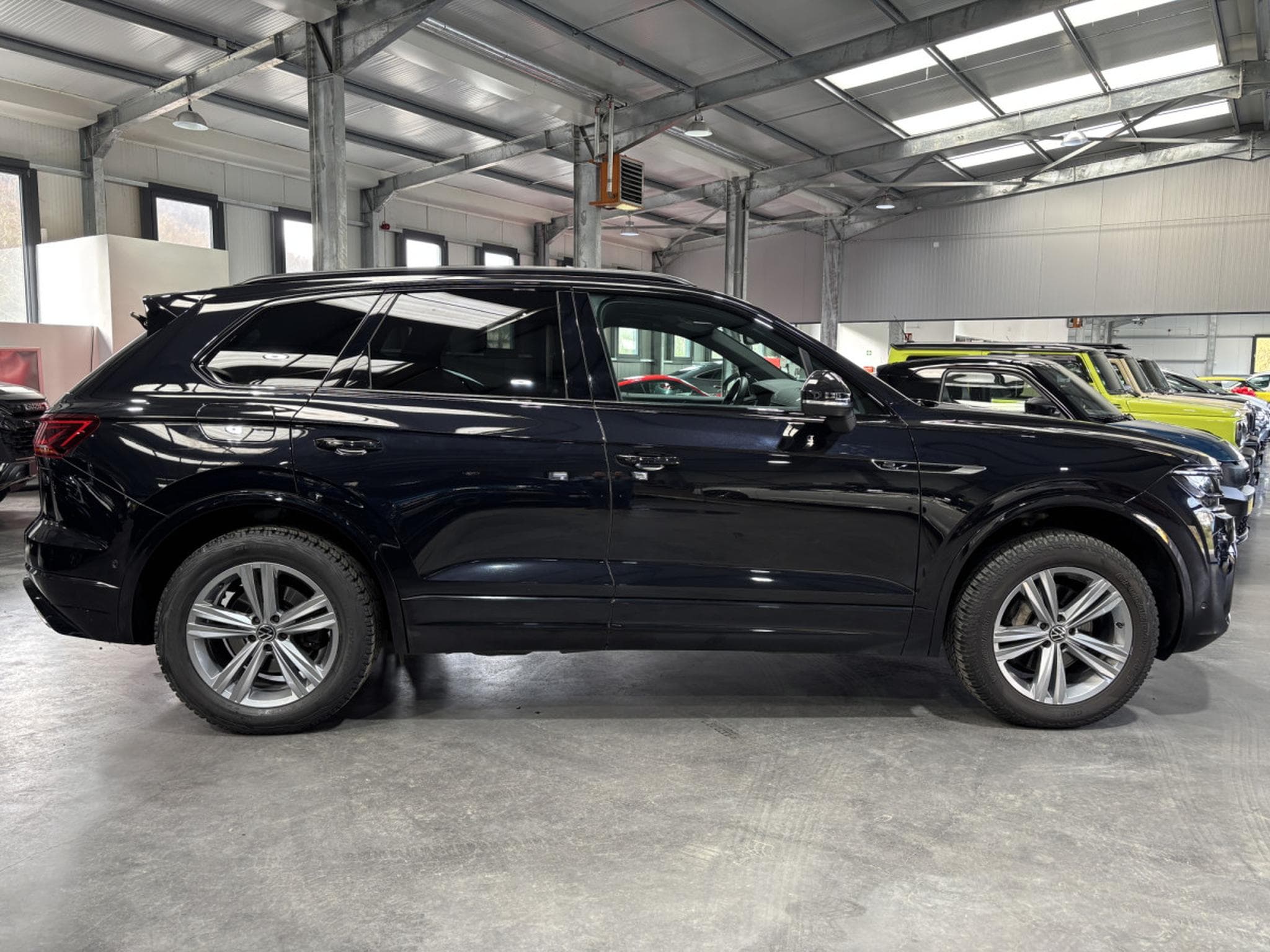 VW Touareg 3.0 V6 TDI R Line (2022) - Photo 2