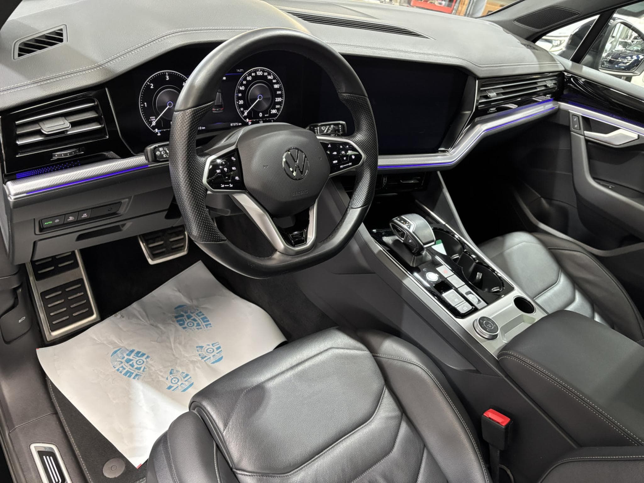 VW Touareg 3.0 V6 TDI R Line (2022) - Photo 9