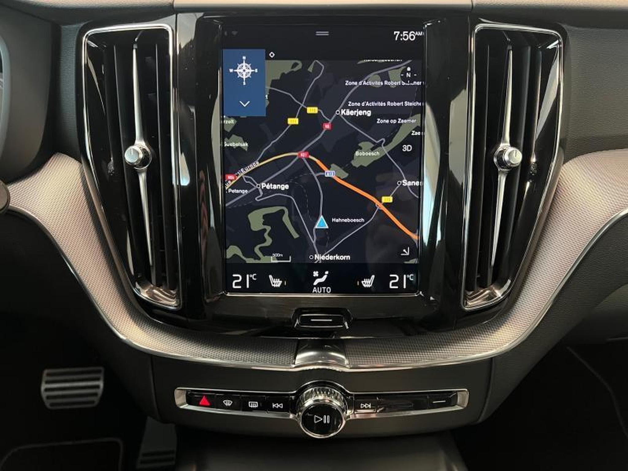 Volvo XC60 R-Design (2020) - Photo 10