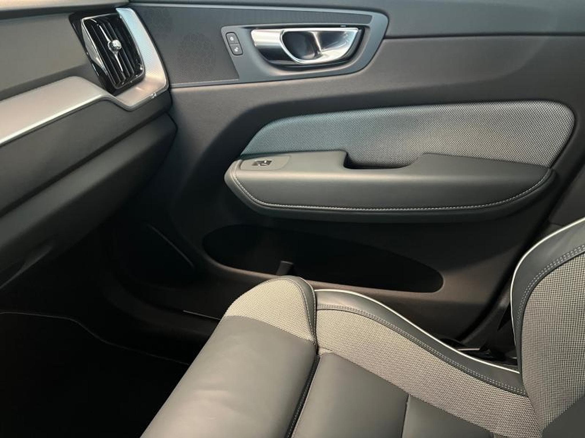 Volvo XC60 R-Design (2020) - Photo 11