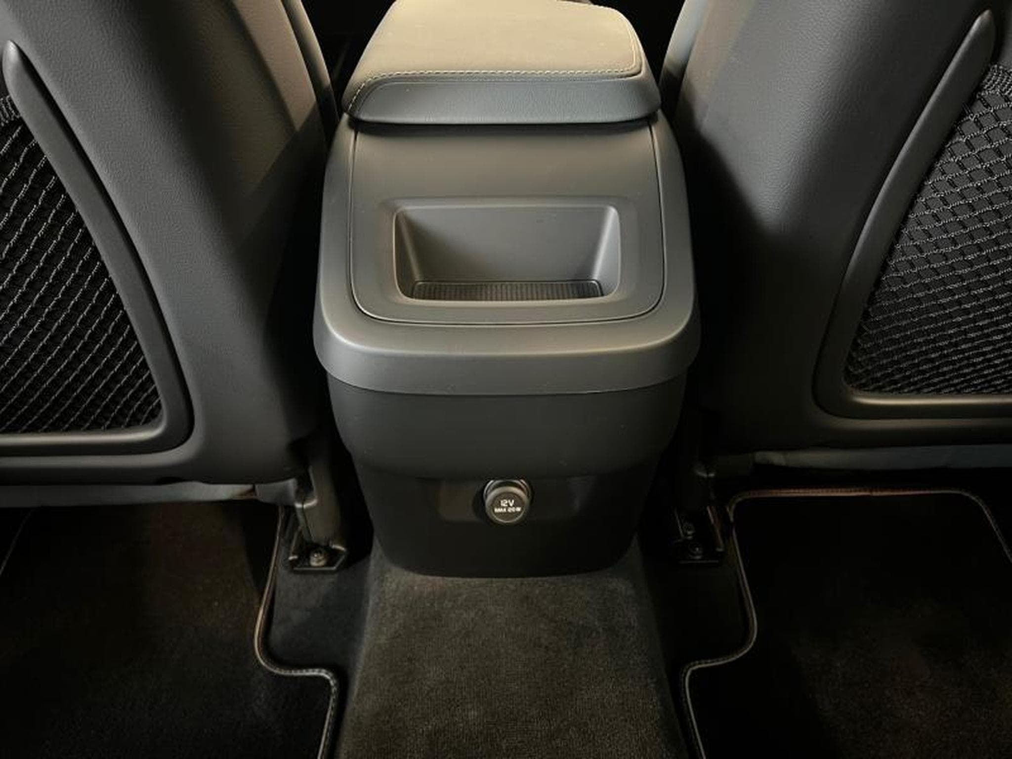 Volvo XC60 R-Design (2020) - Photo 17