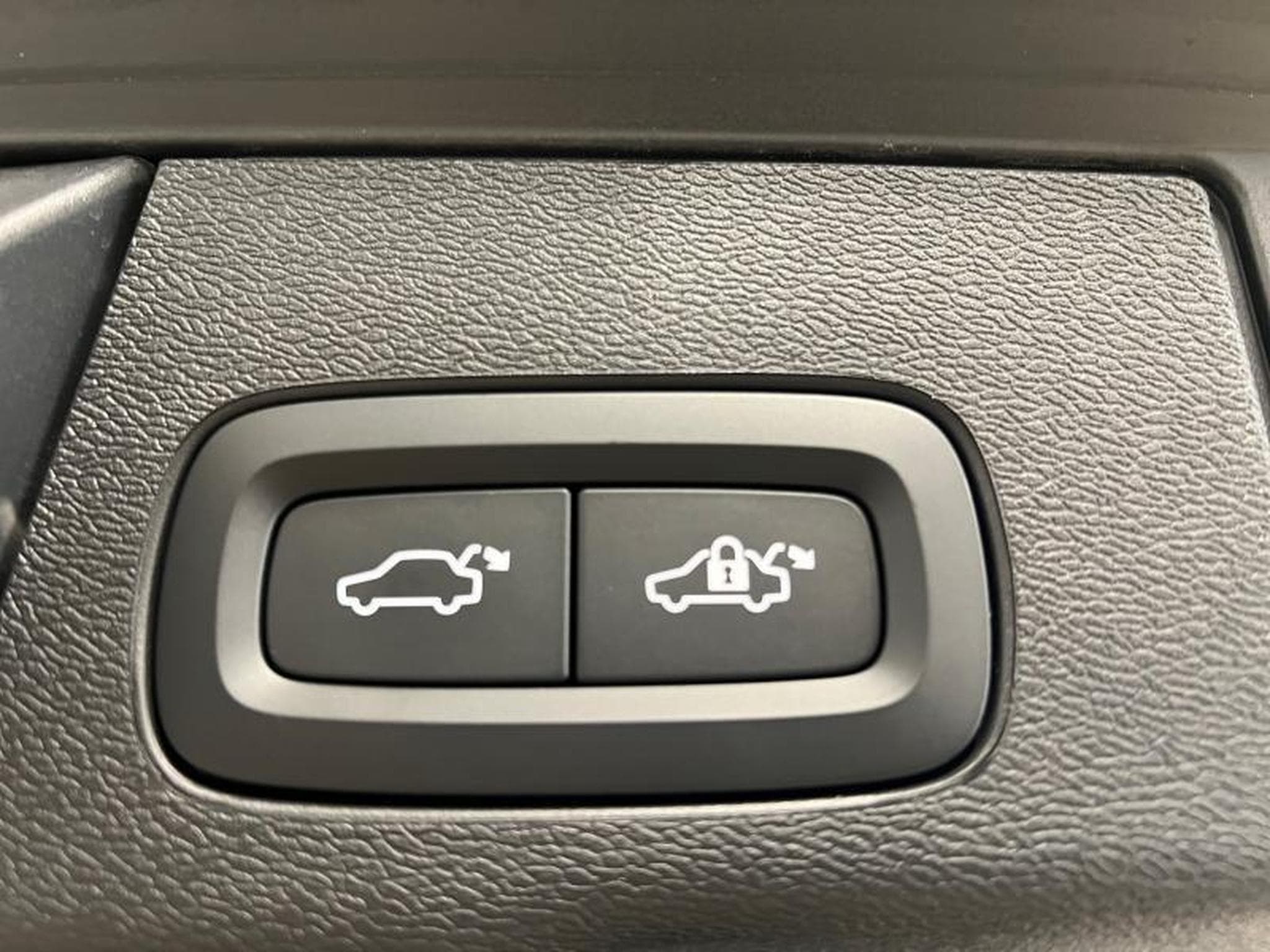 Volvo XC60 R-Design (2020) - Photo 19